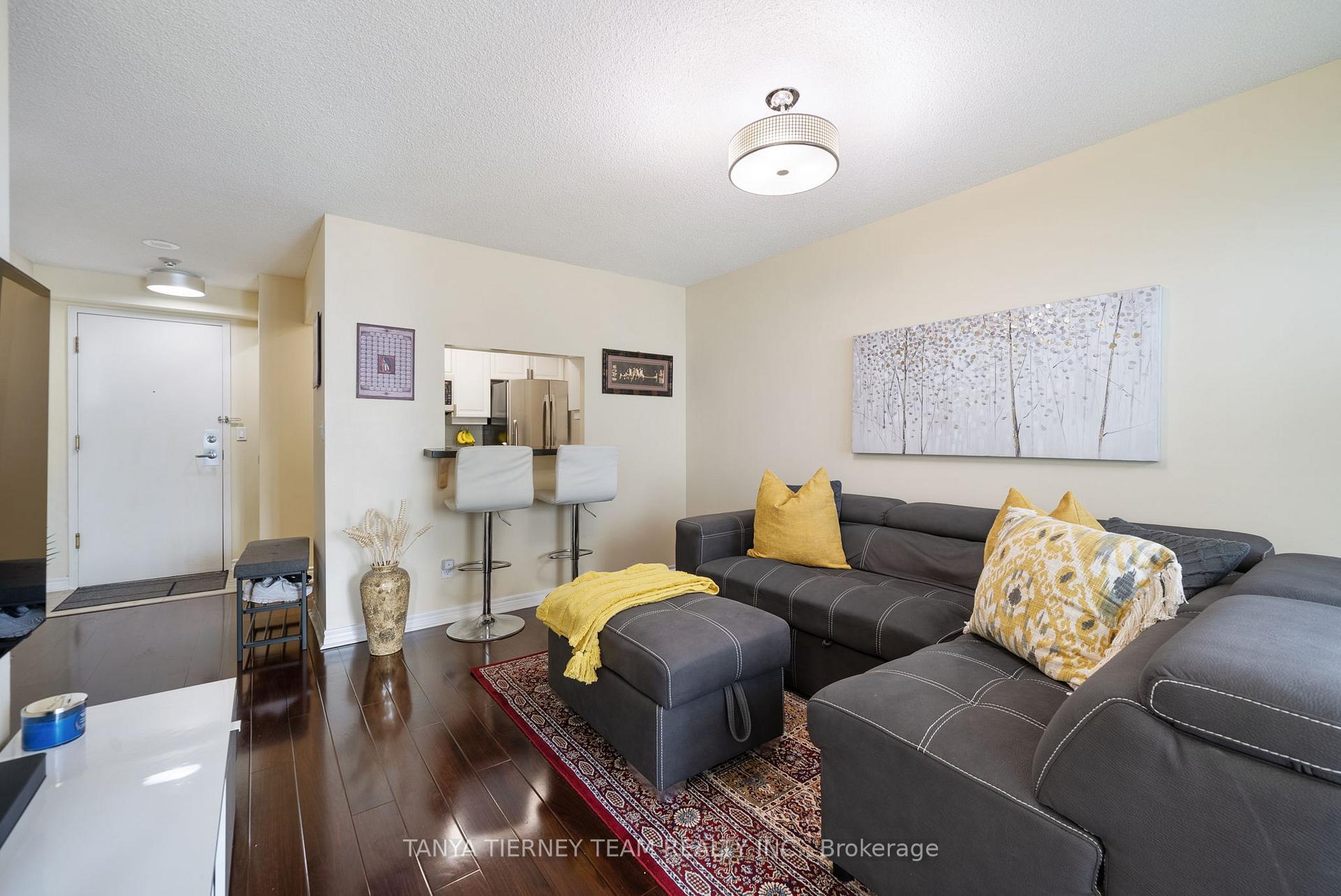 2 Bedrooms Condo at 68 Corporate, Toronto For sale