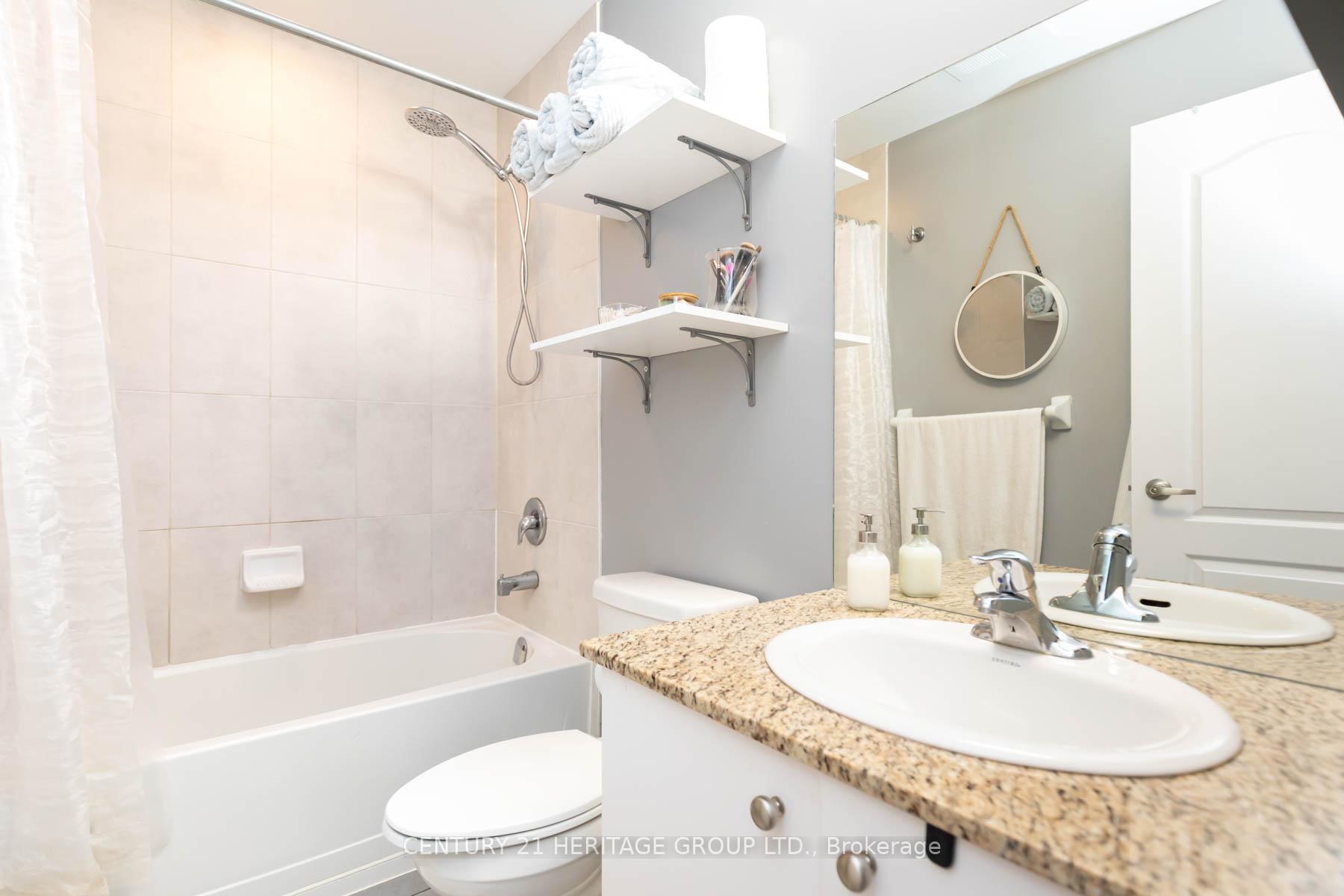 2 Bedrooms Condo at 68 Winston Park, Toronto For sale