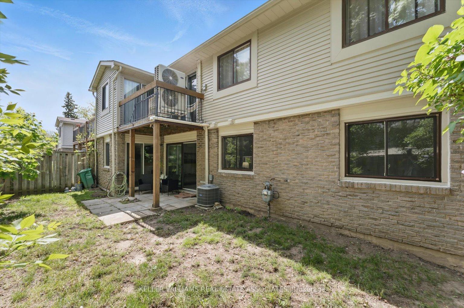 3 Bedrooms Condo at 2701 Aquitaine, Mississauga For sale