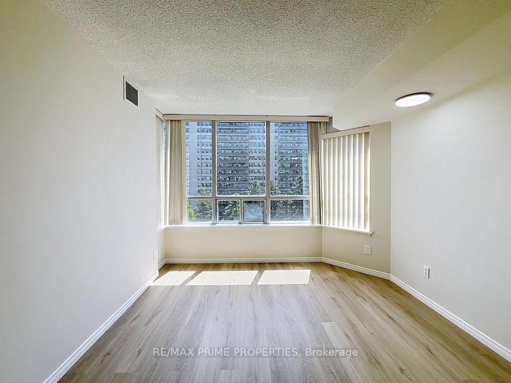 2 Bedrooms Condo at 91 Townsgate, Vaughan For sale