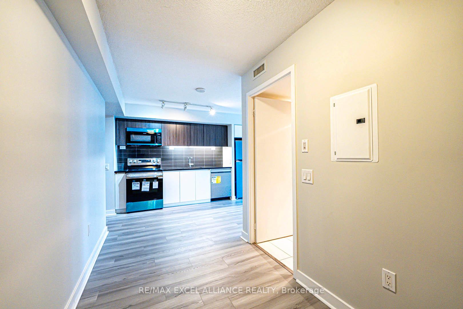 2 Bedrooms Condo at 75 Queens Wharf,  Toronto For sale