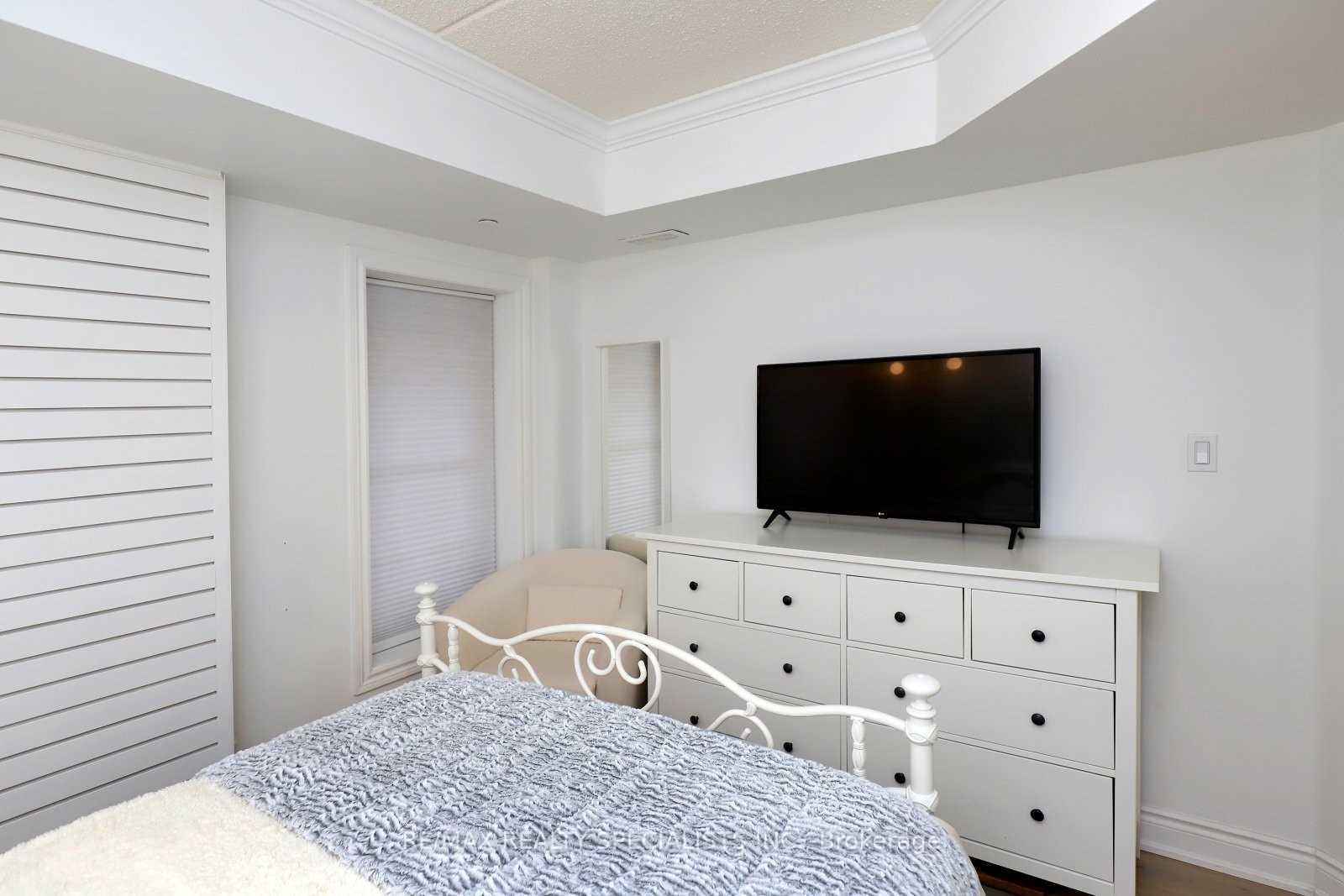2 Bedrooms Condo at 1470 Bishops, Oakville For sale
