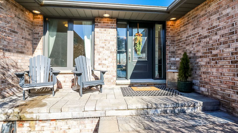 24 Eder Trail, Springwater, ON L0L 1Y3