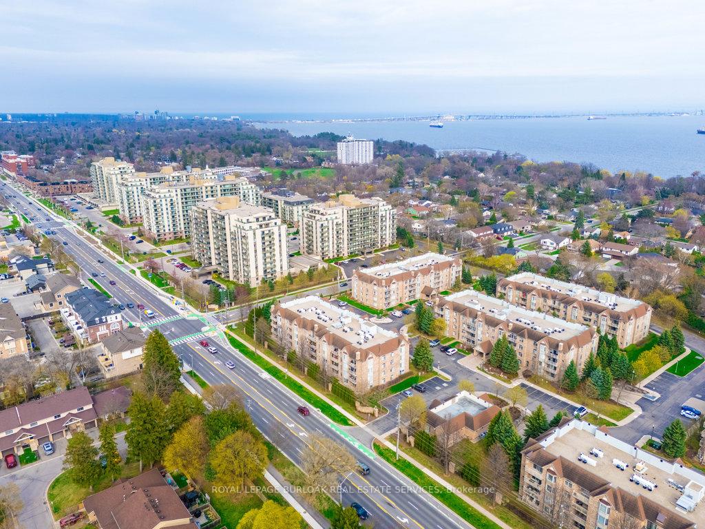 2 Bedrooms Condo at 216E Plains, Burlington For sale