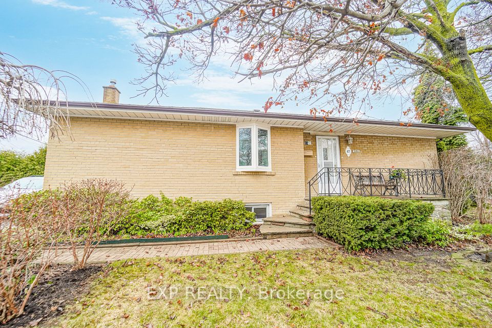 47 Combe Avenue, Toronto, ON M3H 4J5