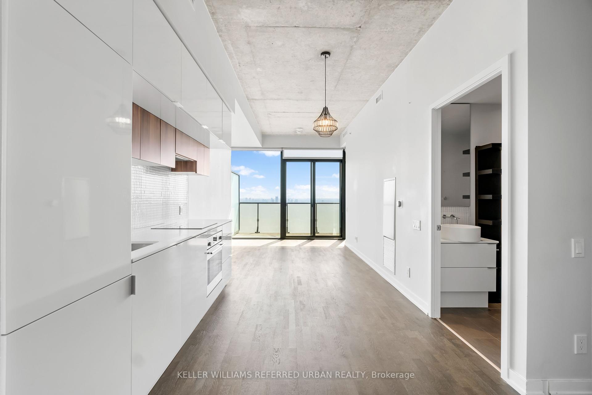 2 Bedrooms Condo at 185 Roehampton, Toronto For sale