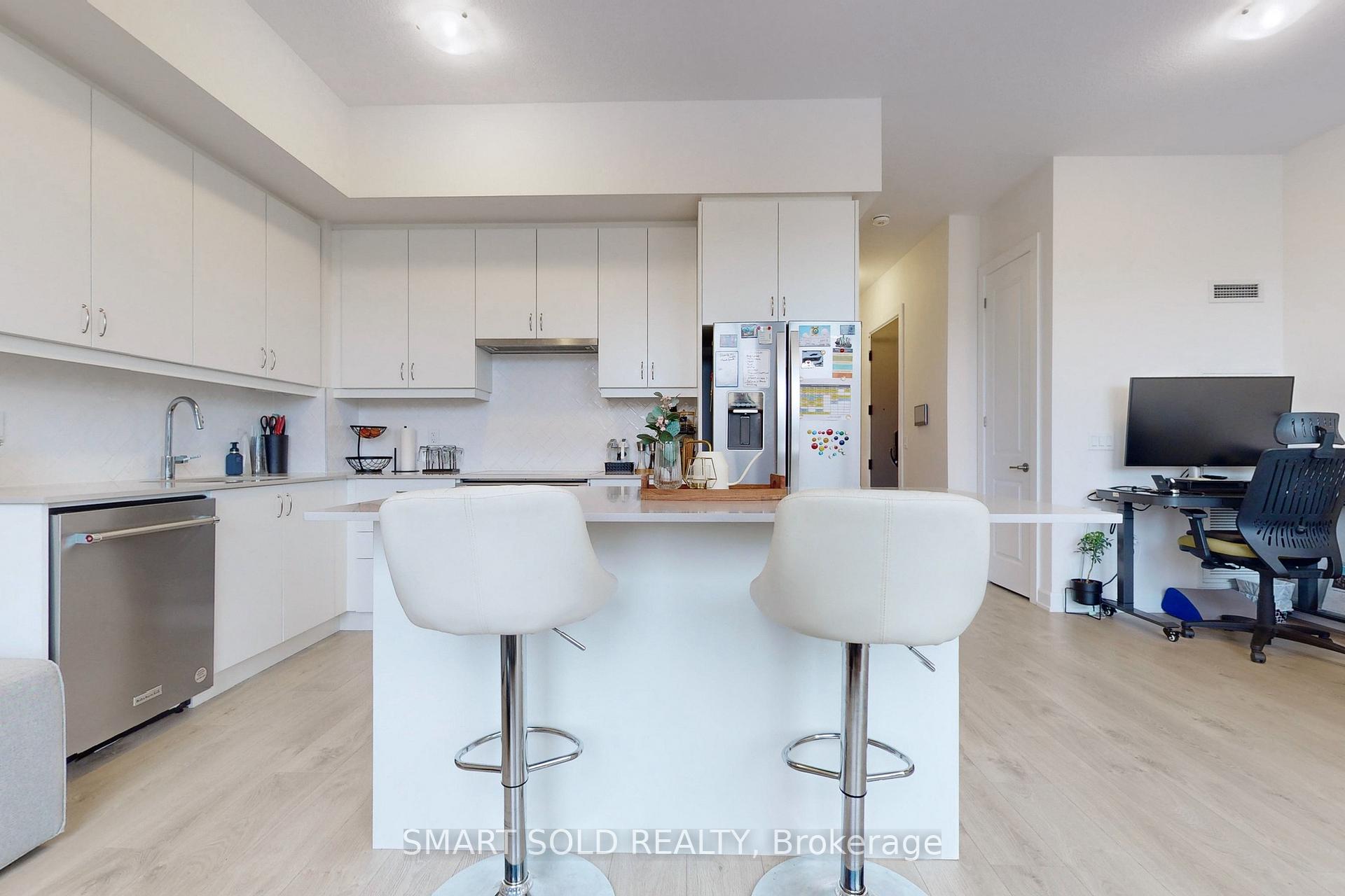 2 Bedrooms Condo at 3200 William Coltson, Oakville For sale