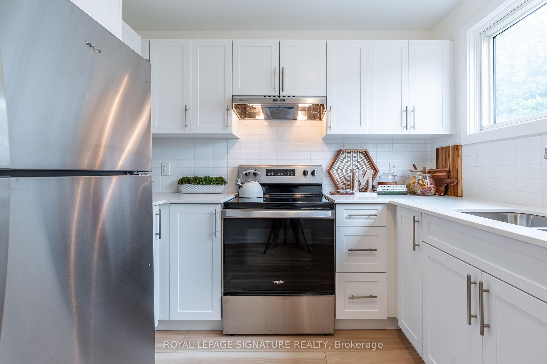 3 Bedrooms Condo at 28 Woodman, Hamilton For sale