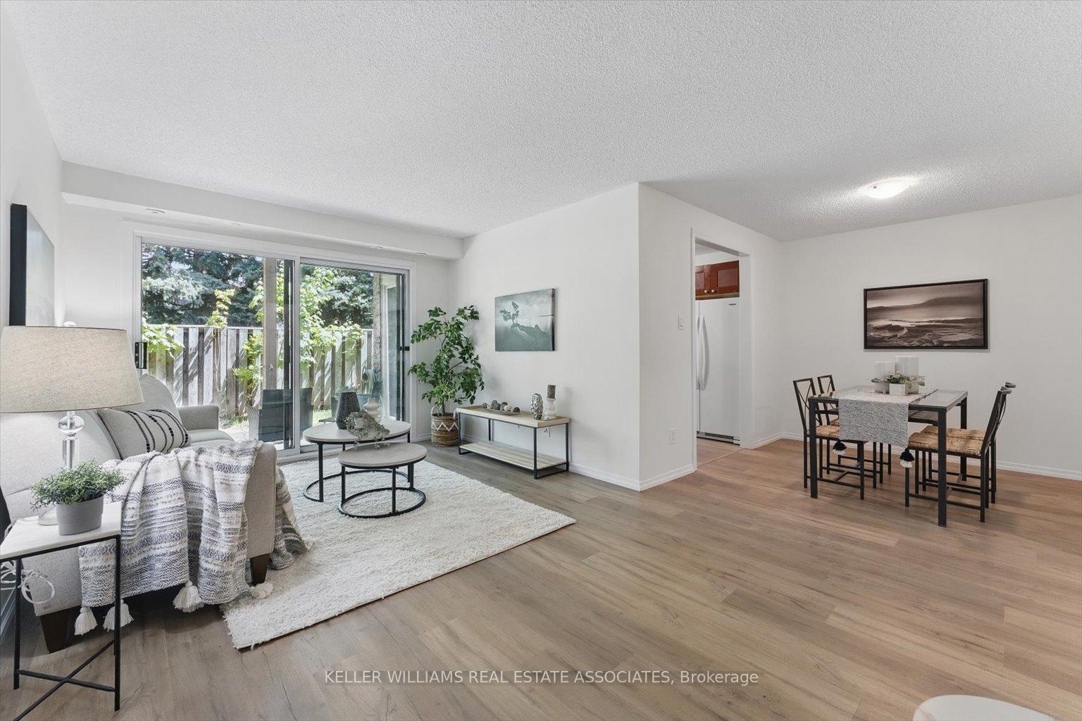 3 Bedrooms Condo at 2701 Aquitaine, Mississauga For sale