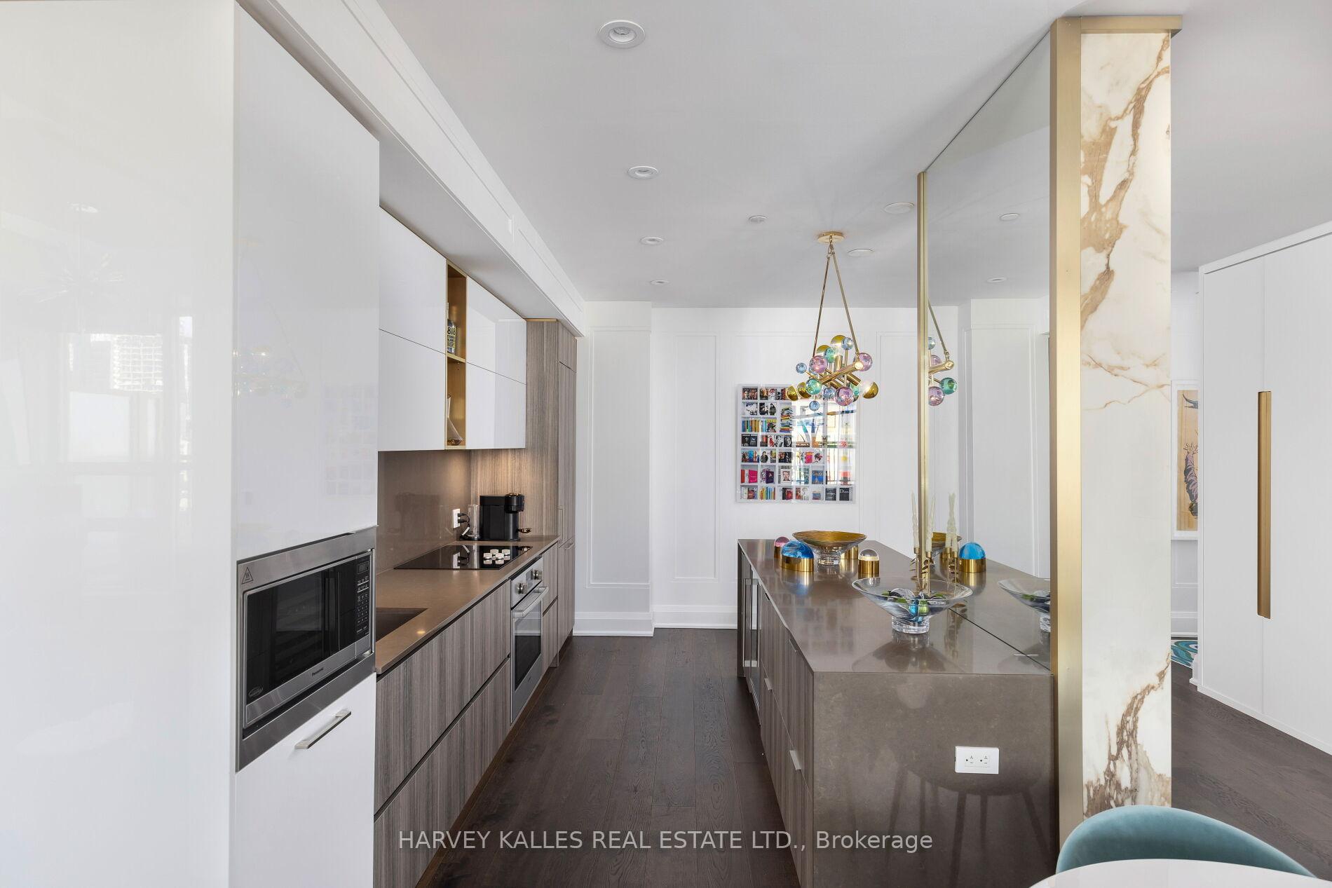 151 Avenue Road 805