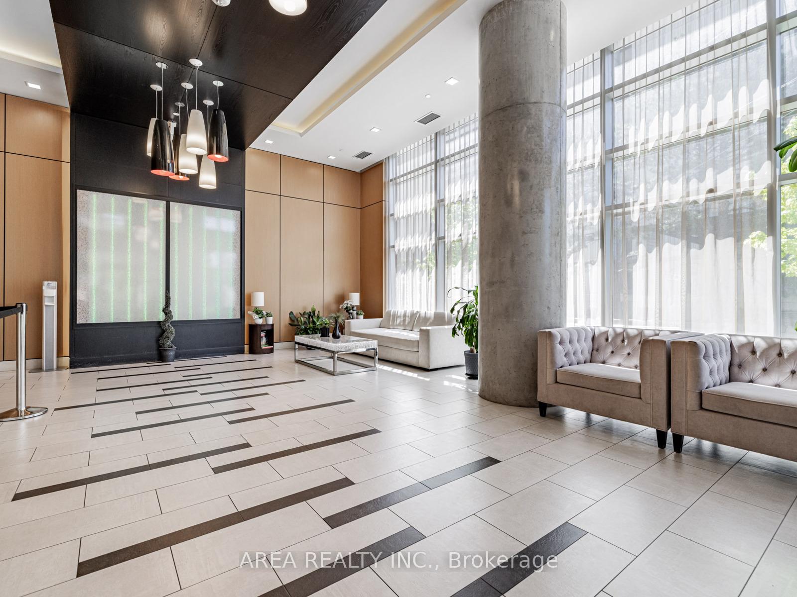 2 Bedrooms Condo at 58 Orchard View, Toronto For sale