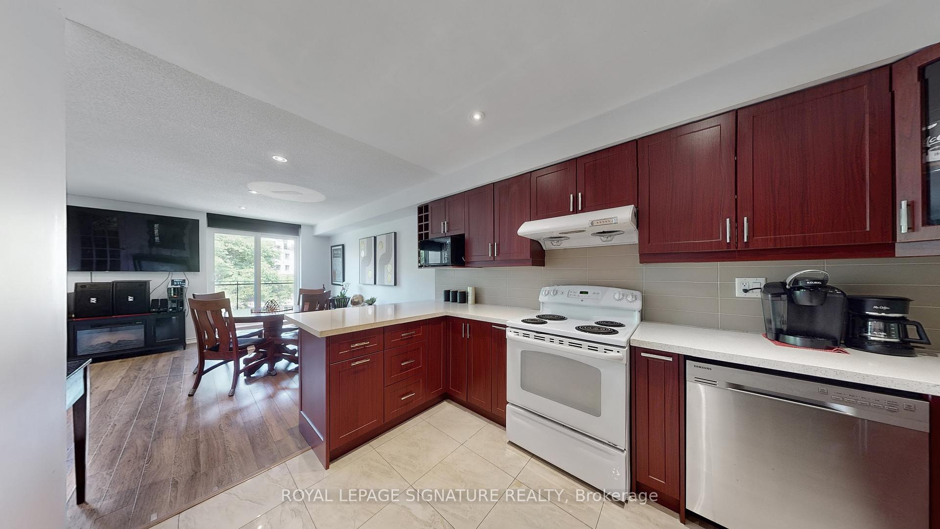4 Bedrooms Condo at 20 Moonstone, Toronto For sale
