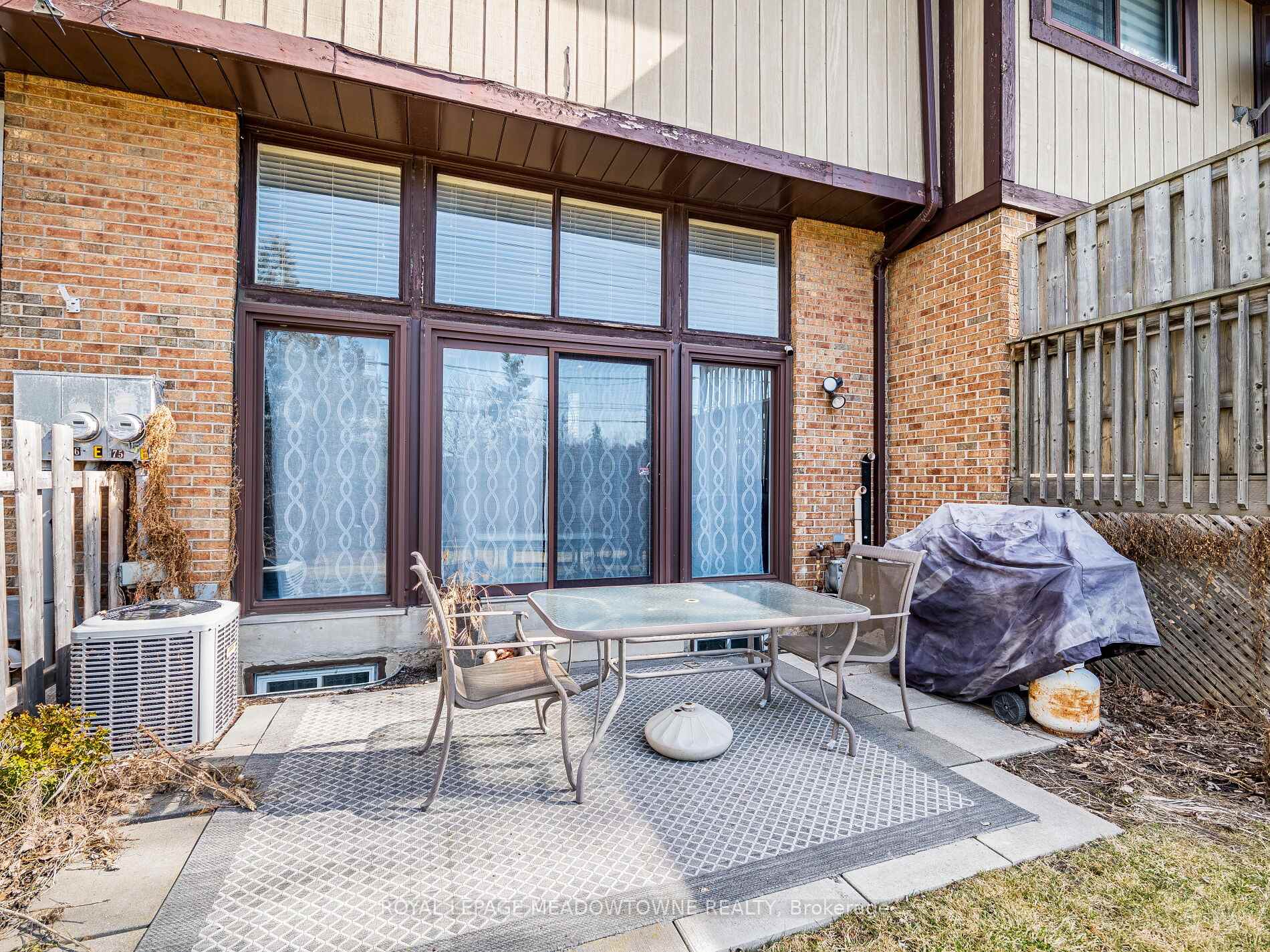 3 Bedrooms Condo at 6780 Formentera, Mississauga For sale