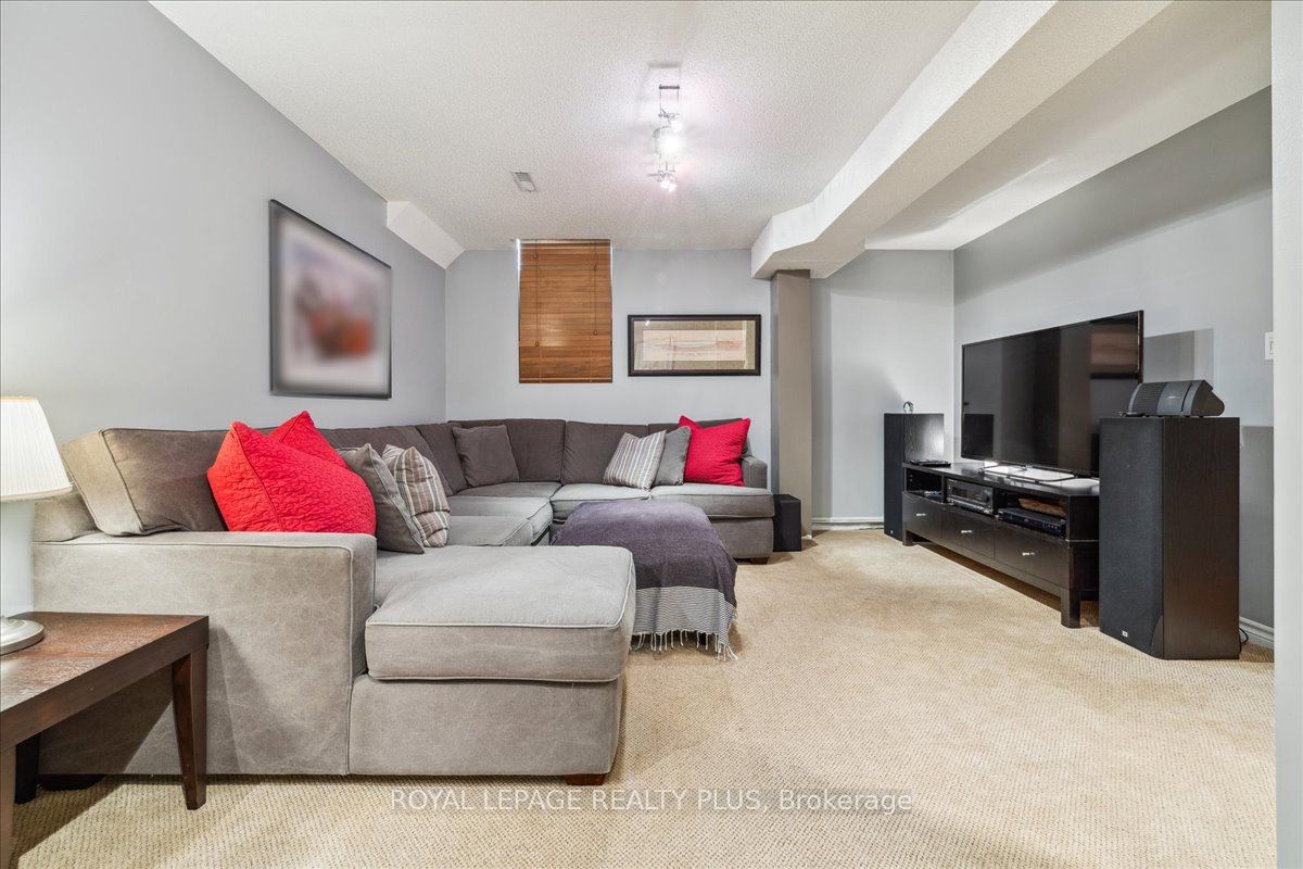 3413 Autumnleaf Crescent