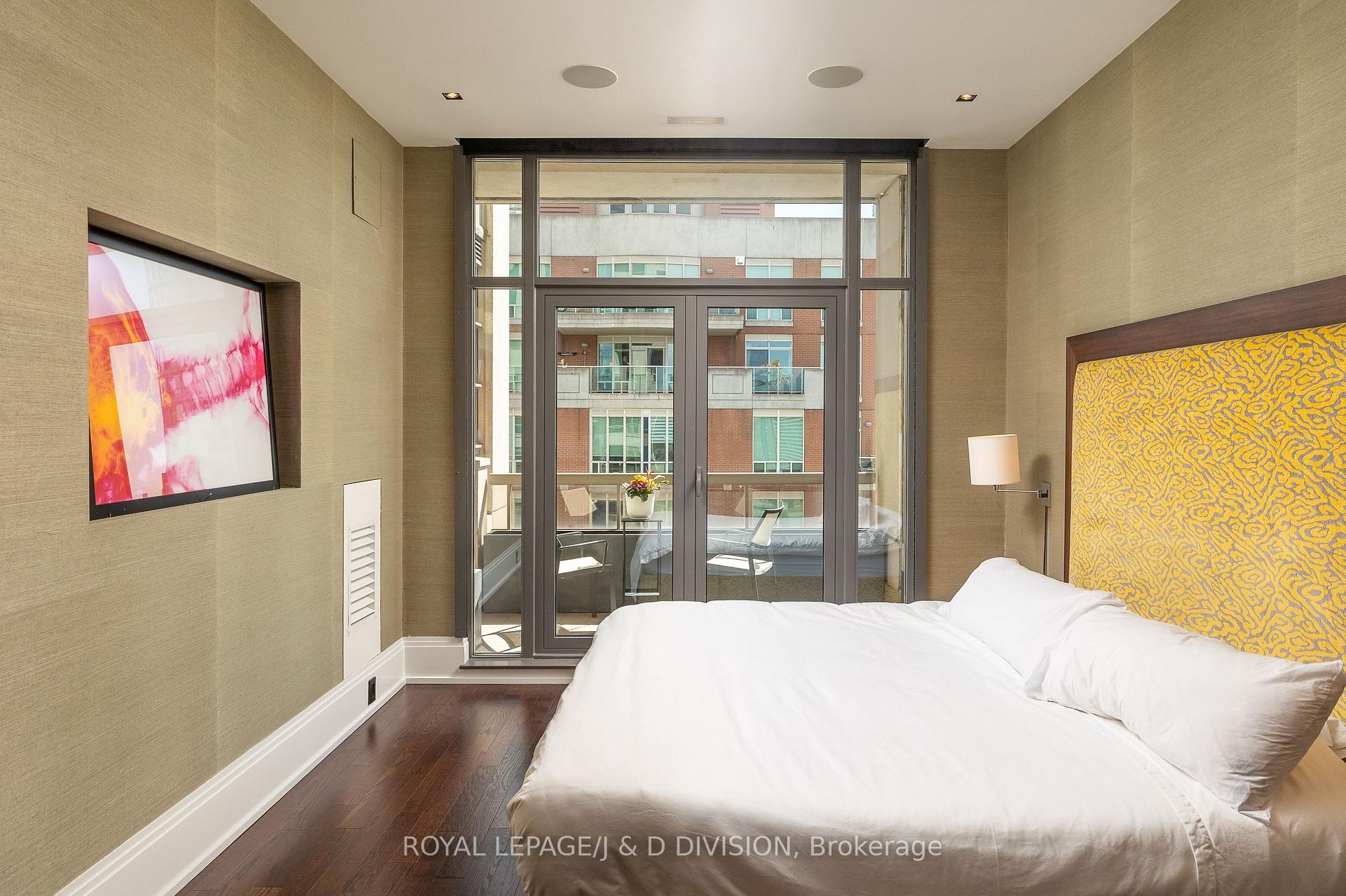 3 Bedrooms Condo at 68 Yorkville,  Toronto For sale