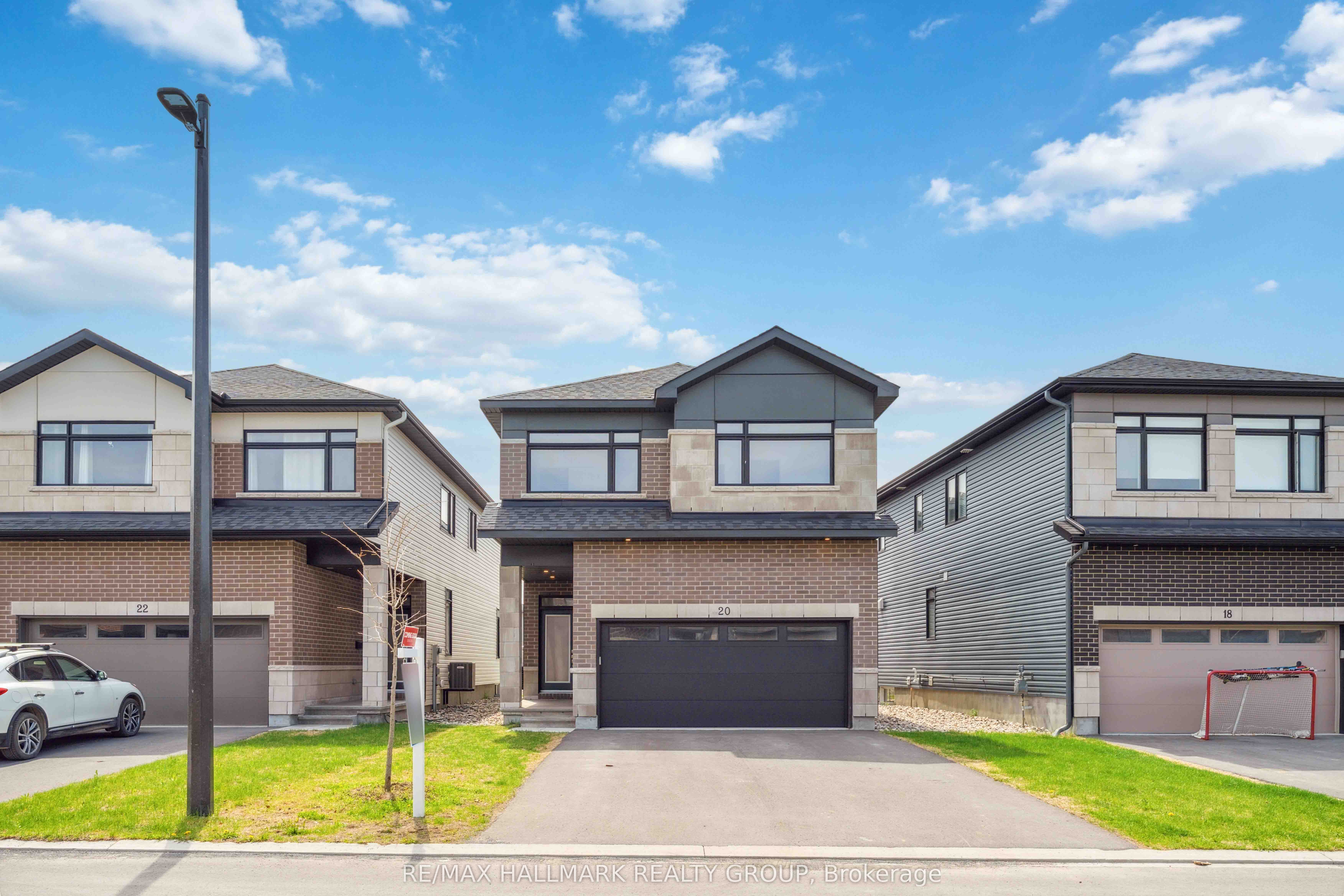 20 Mendoza Way, Kanata, ON K2S 2S6