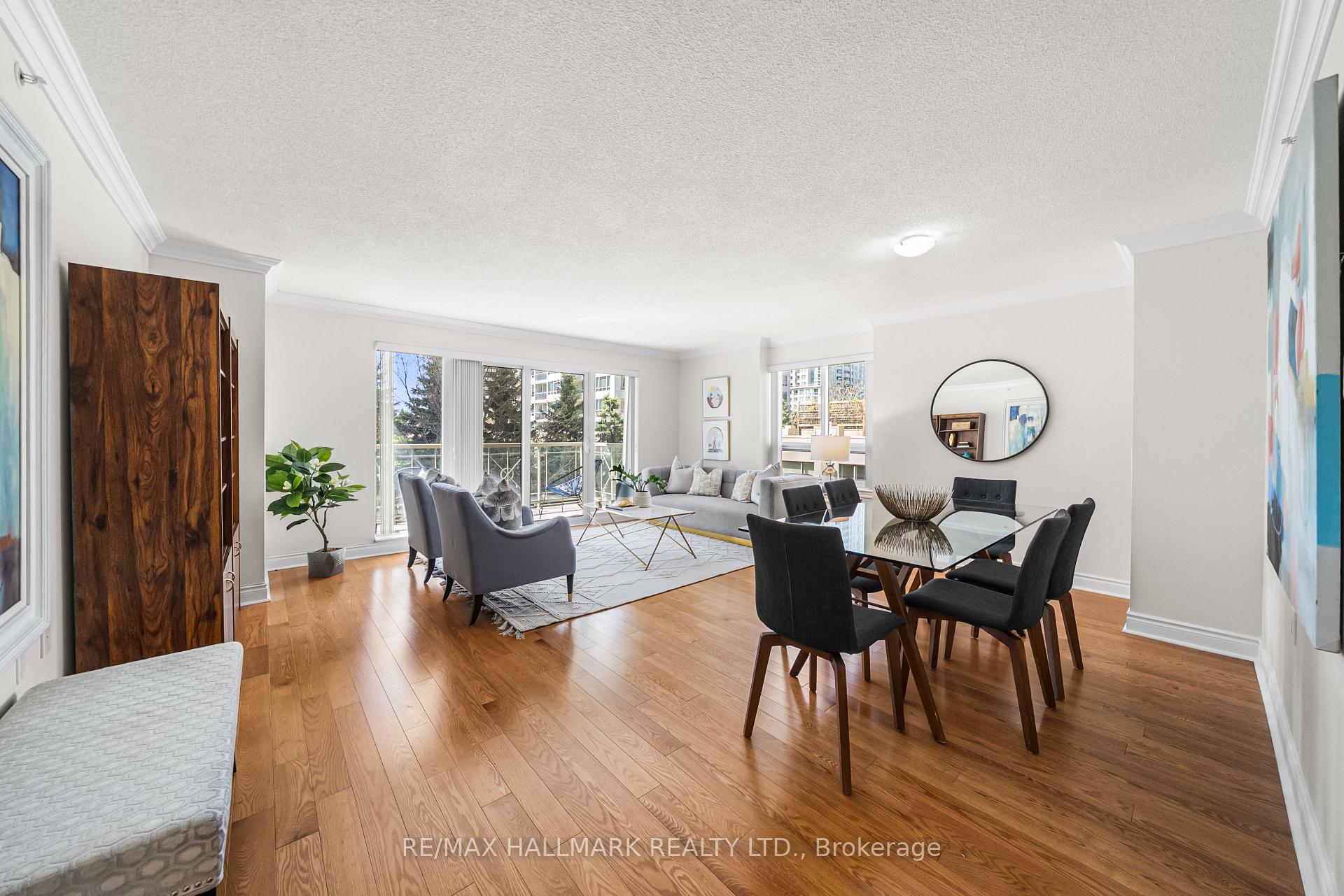 2 Bedrooms Condo at 12 Rean, Toronto For sale