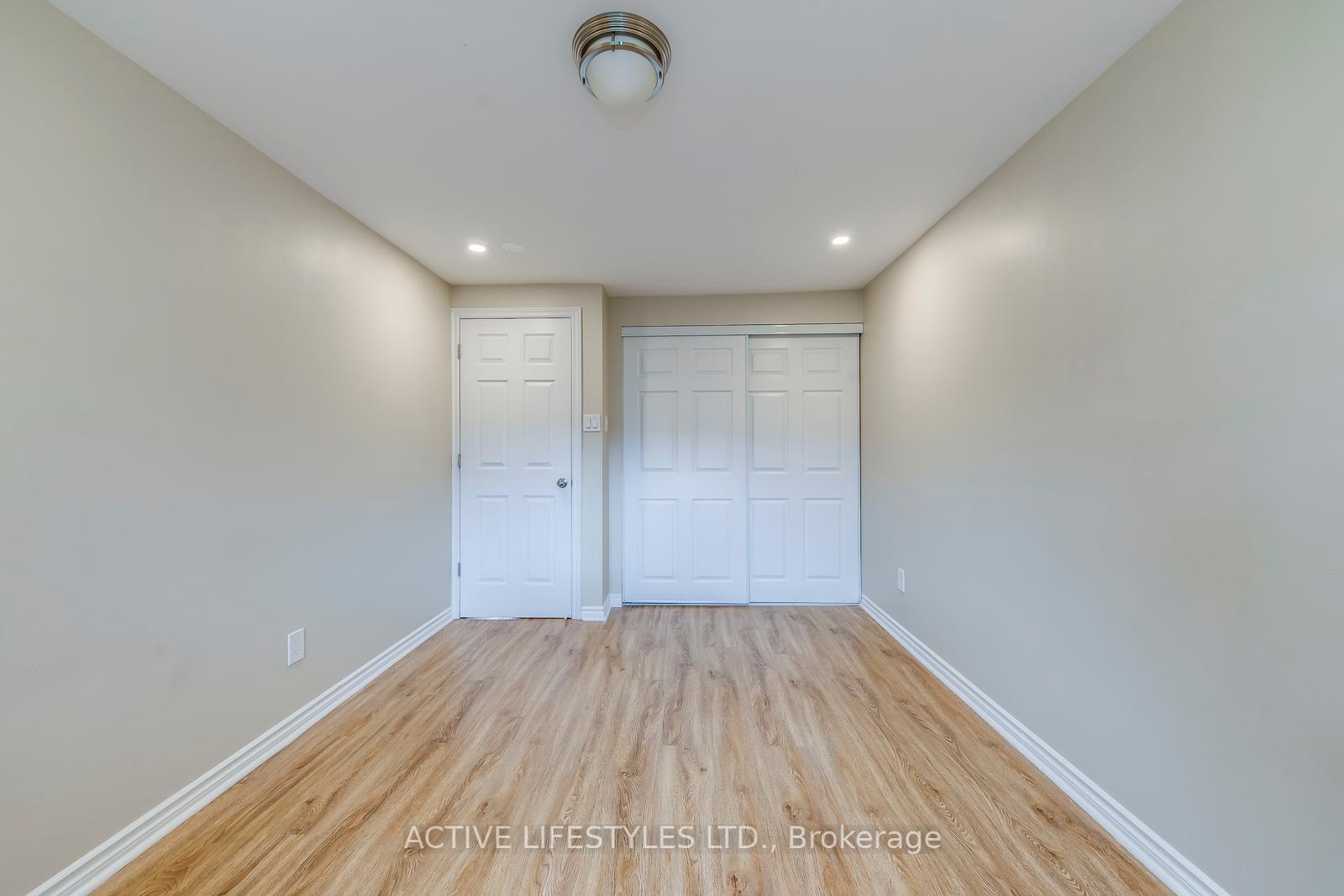 4 Bedrooms Condo at 2301 Derry, Mississauga For sale