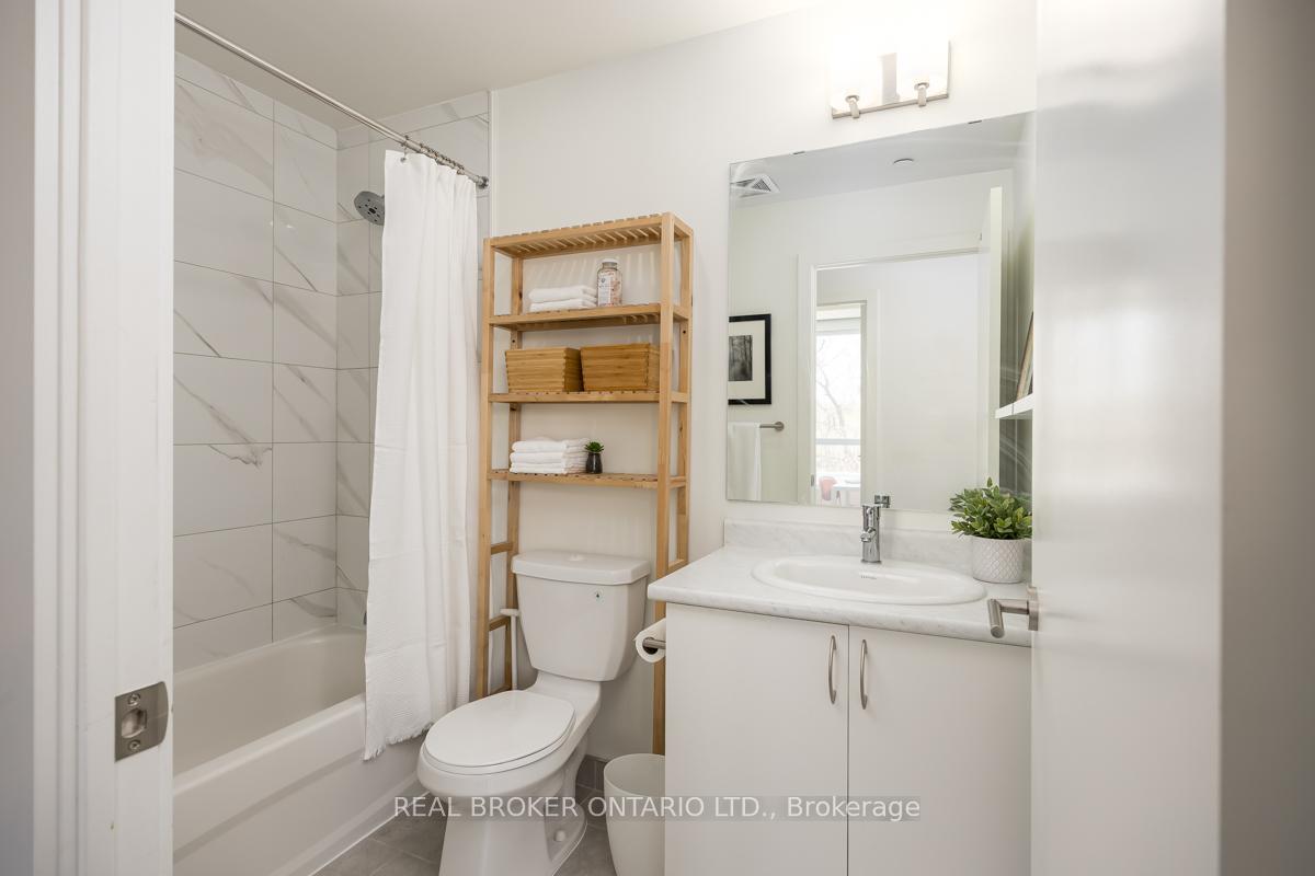 3 Bedrooms Condo at 10 Wilby, Toronto For sale