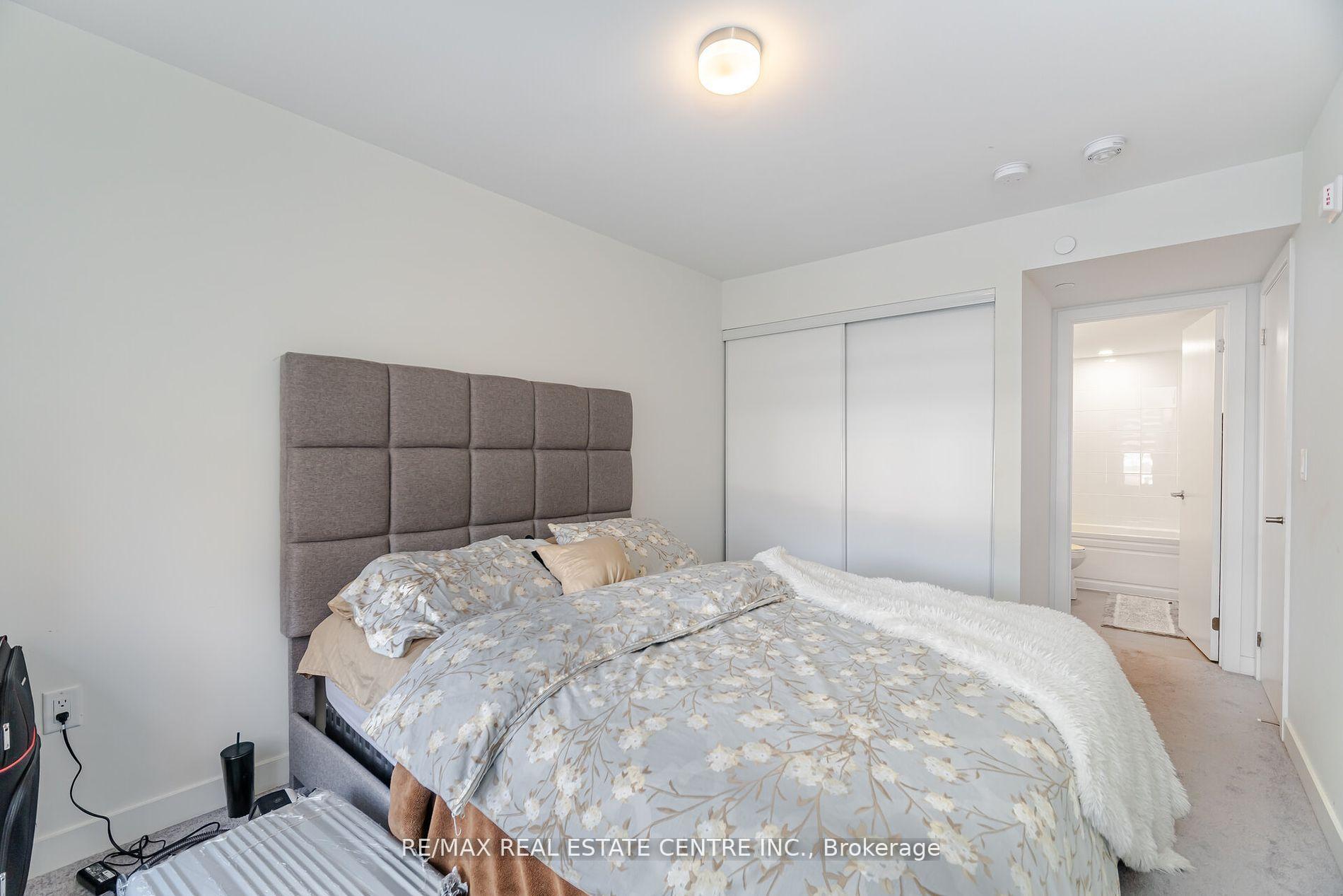 2 Bedrooms Condo at 3562 Colonial,  Mississauga For sale