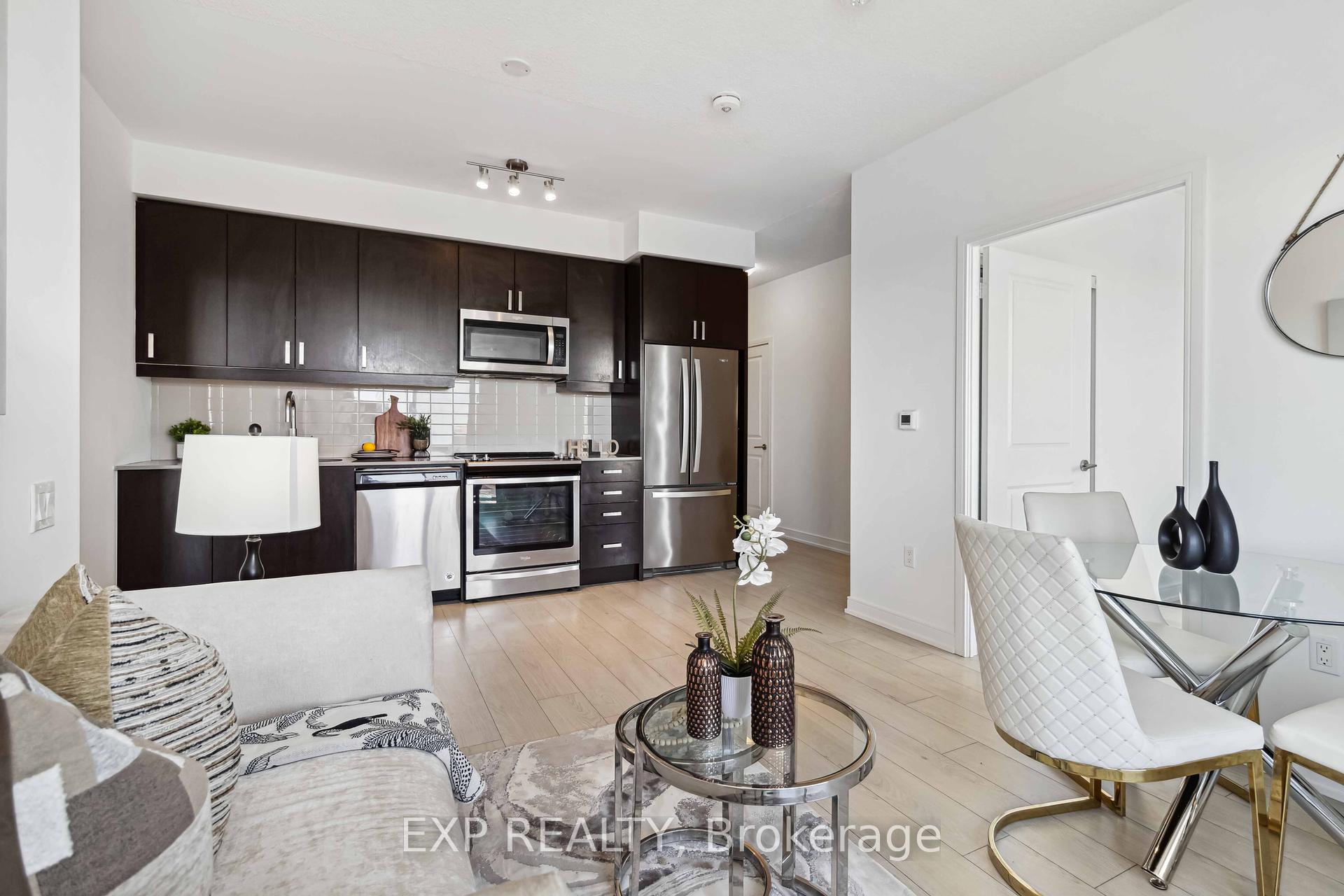 2 Bedrooms Condo at 8 Nahani, Mississauga For sale