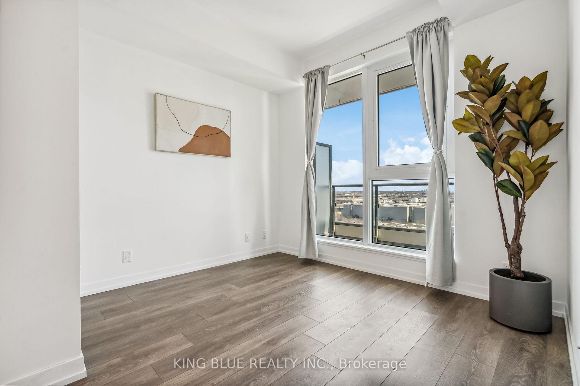2 Bedrooms Condo at 950 Portage, Vaughan For sale
