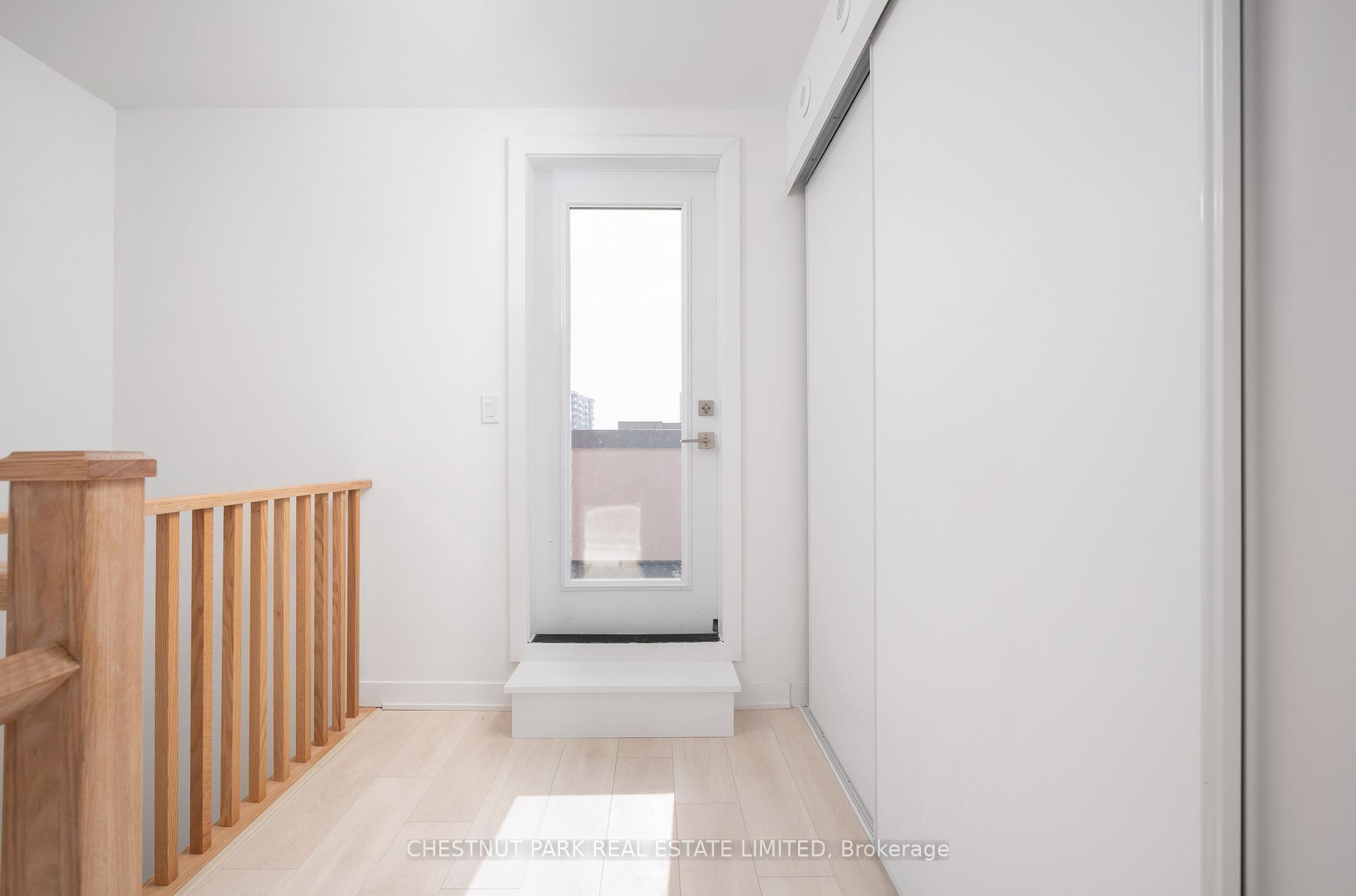 2 Bedrooms Condo at 4045 Hickory, Mississauga For sale