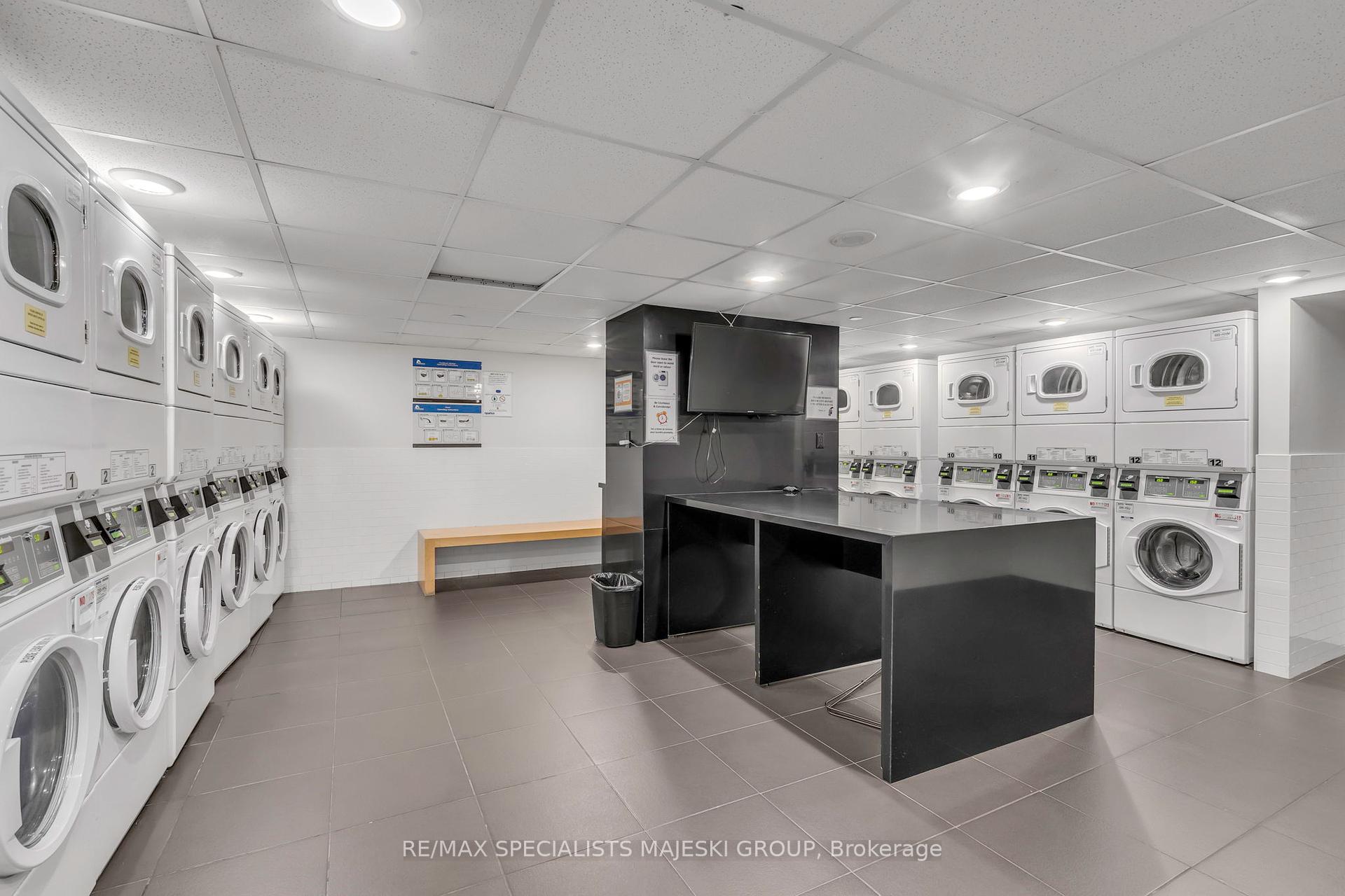 2 Bedrooms Condo at 21 Iceboat,  Toronto For sale