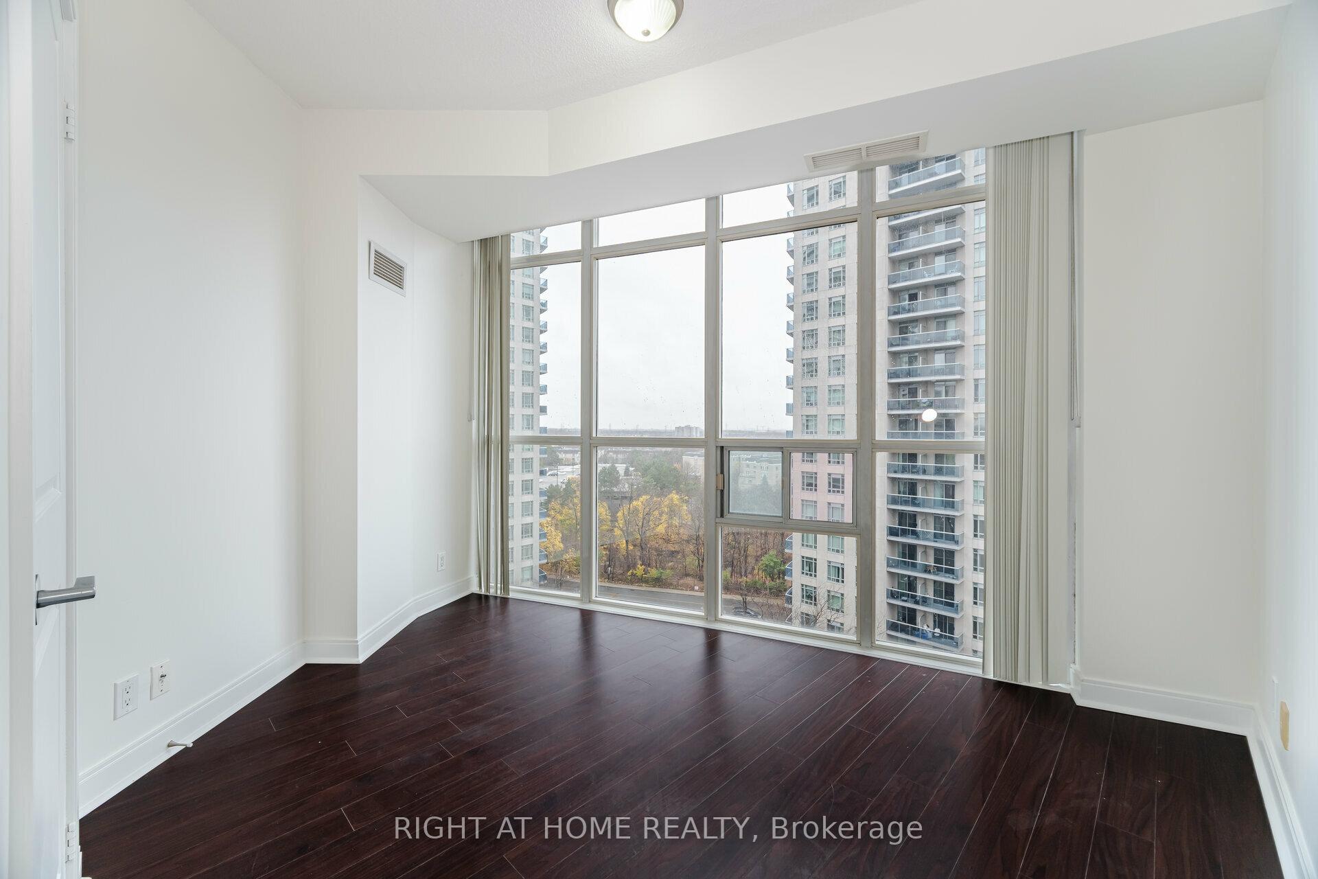 2 Bedrooms Condo at 70 Absolute, Mississauga For sale