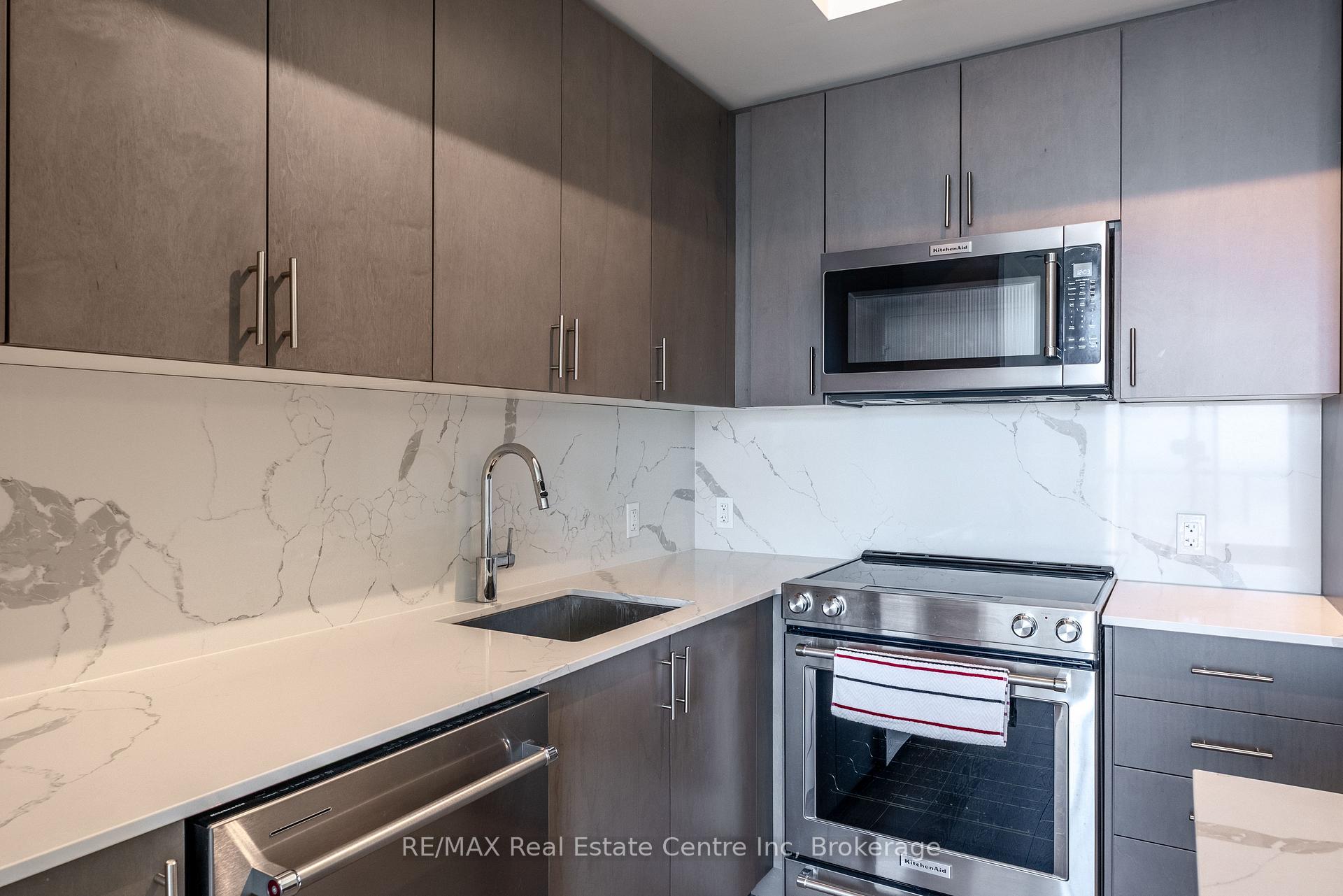 2 Bedrooms Condo at 9000 Jane, Vaughan For sale