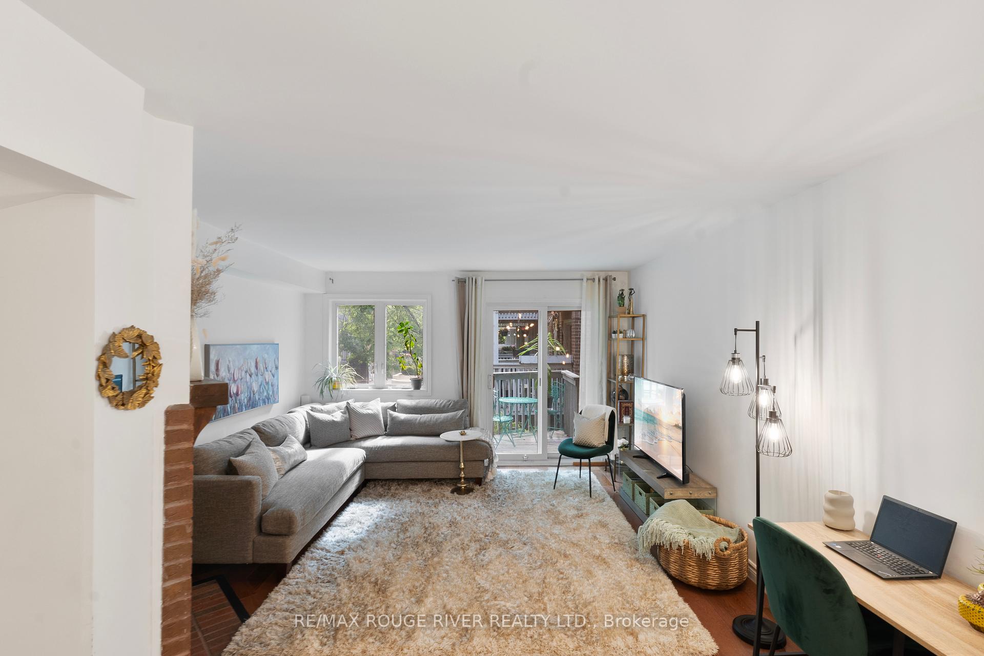 2 Bedrooms Condo at 32 Massey, Toronto For sale