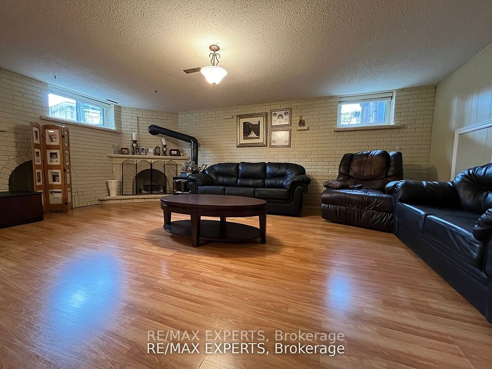 12 Blue Haven Crescent, Toronto, ON M9M 1W5
