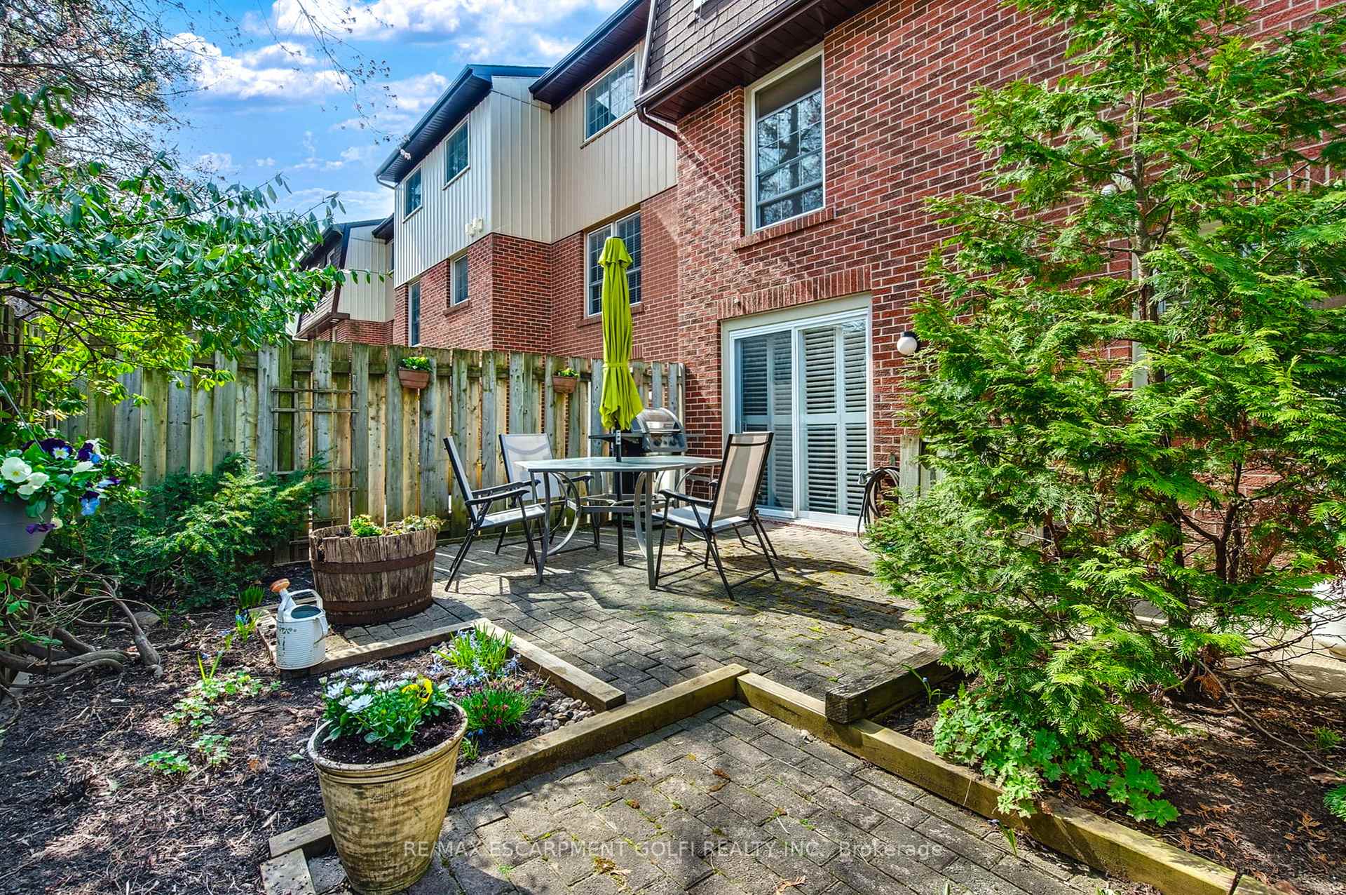 4 Bedrooms Condo at 3041 Glencrest,  Burlington For sale