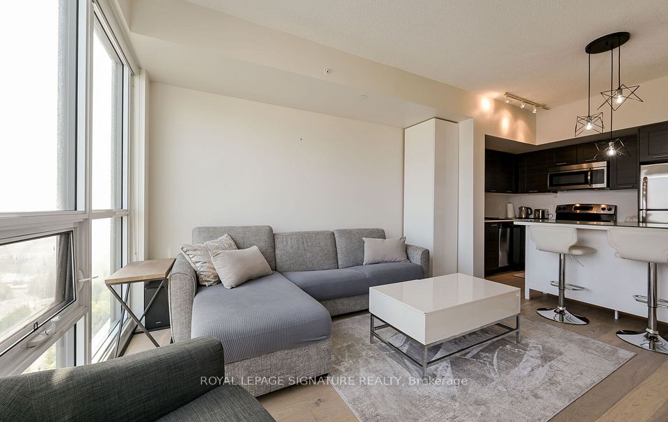 2212 Lake Shore