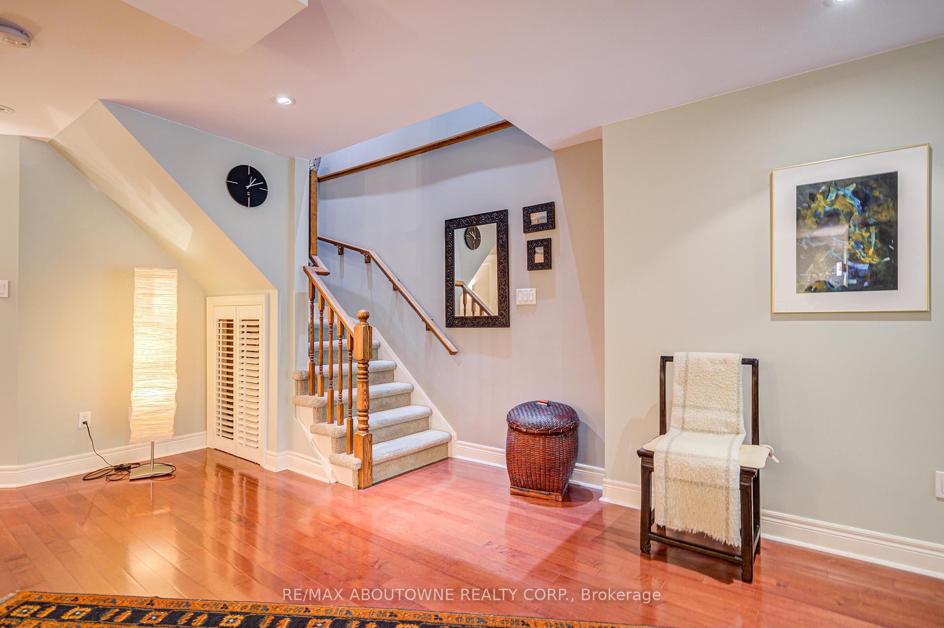 2 Bedrooms Condo at 1169 Dorval, Oakville For sale