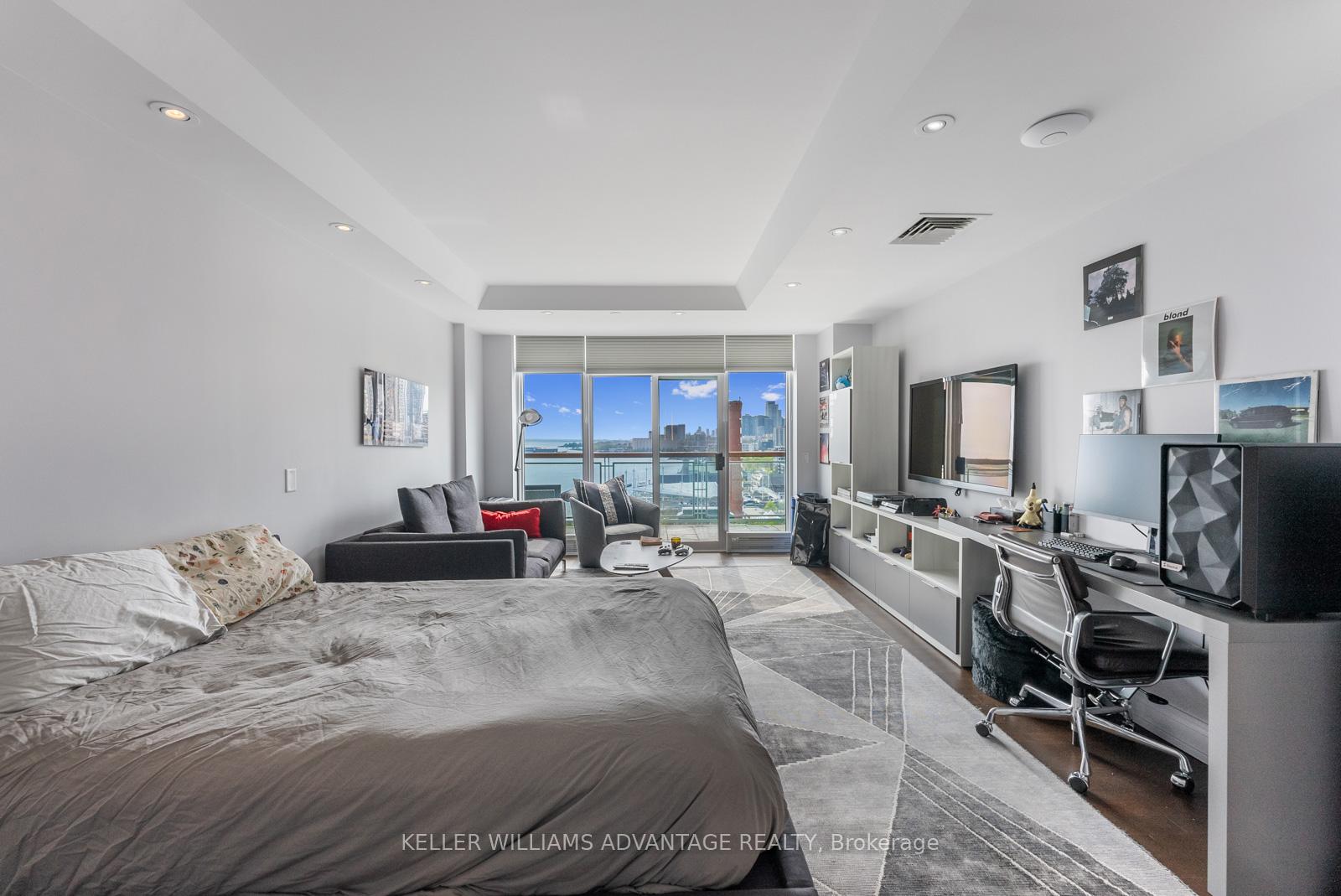 5 Bedrooms Condo at 211 Queens, Toronto For sale