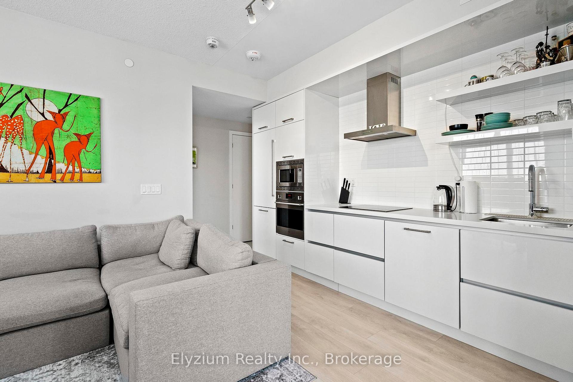 2 Bedrooms Condo at 2221 Yonge, Toronto For sale