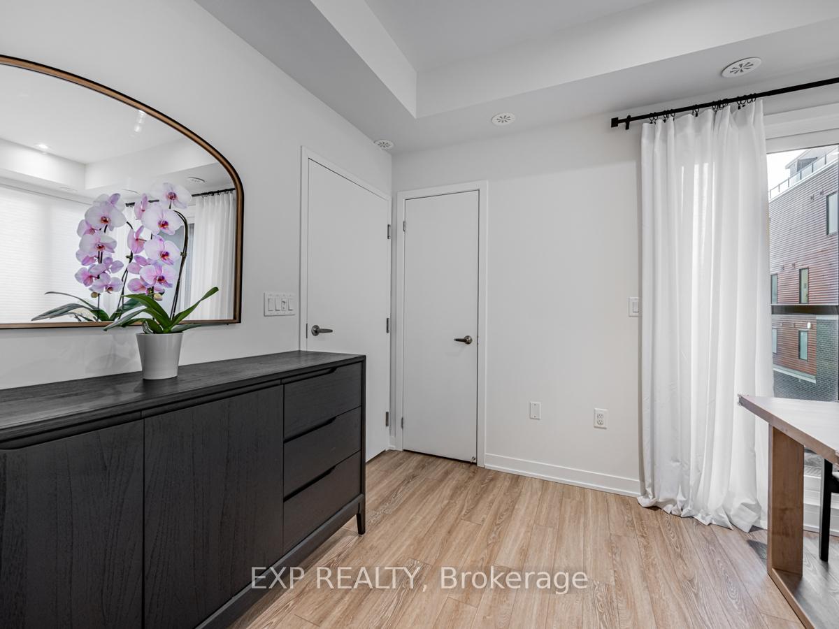 2 Bedrooms Condo at 3409 Ridgeway,  Mississauga For sale
