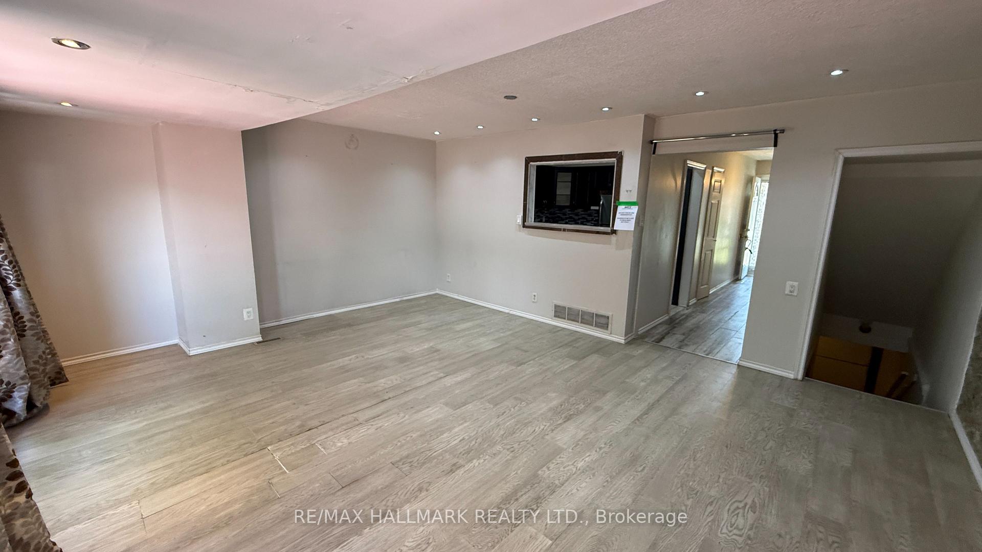 4 Bedrooms Condo at 3600 Morning Star, Mississauga For sale