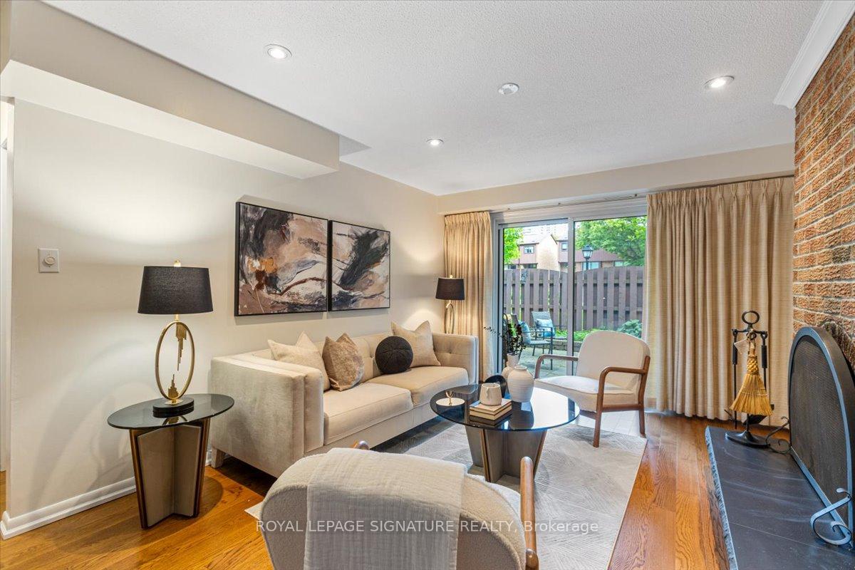 3 Bedrooms Condo at 86 Wagon Trailway, Toronto For sale