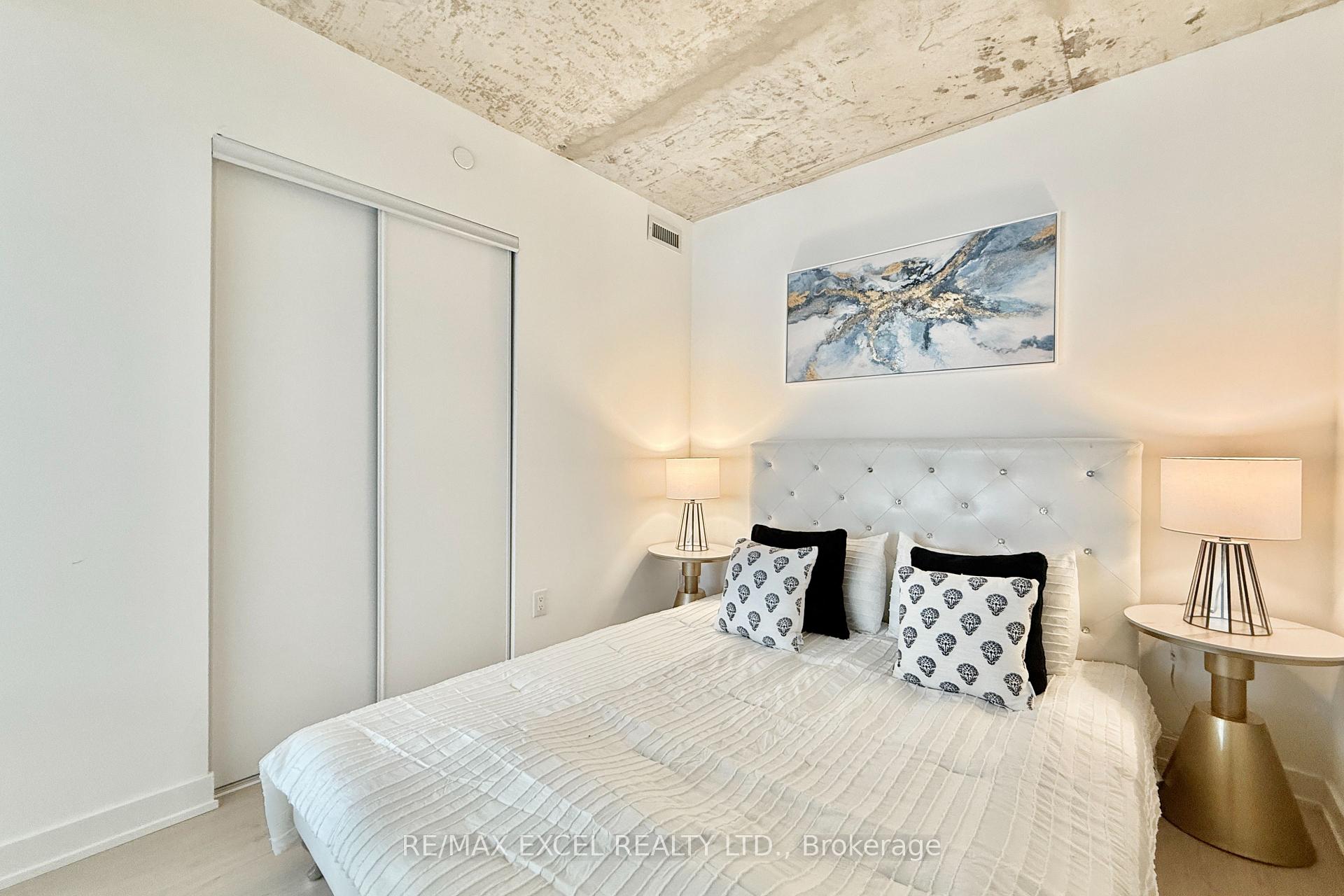 2 Bedrooms Condo at 65 Mutual, Toronto For sale