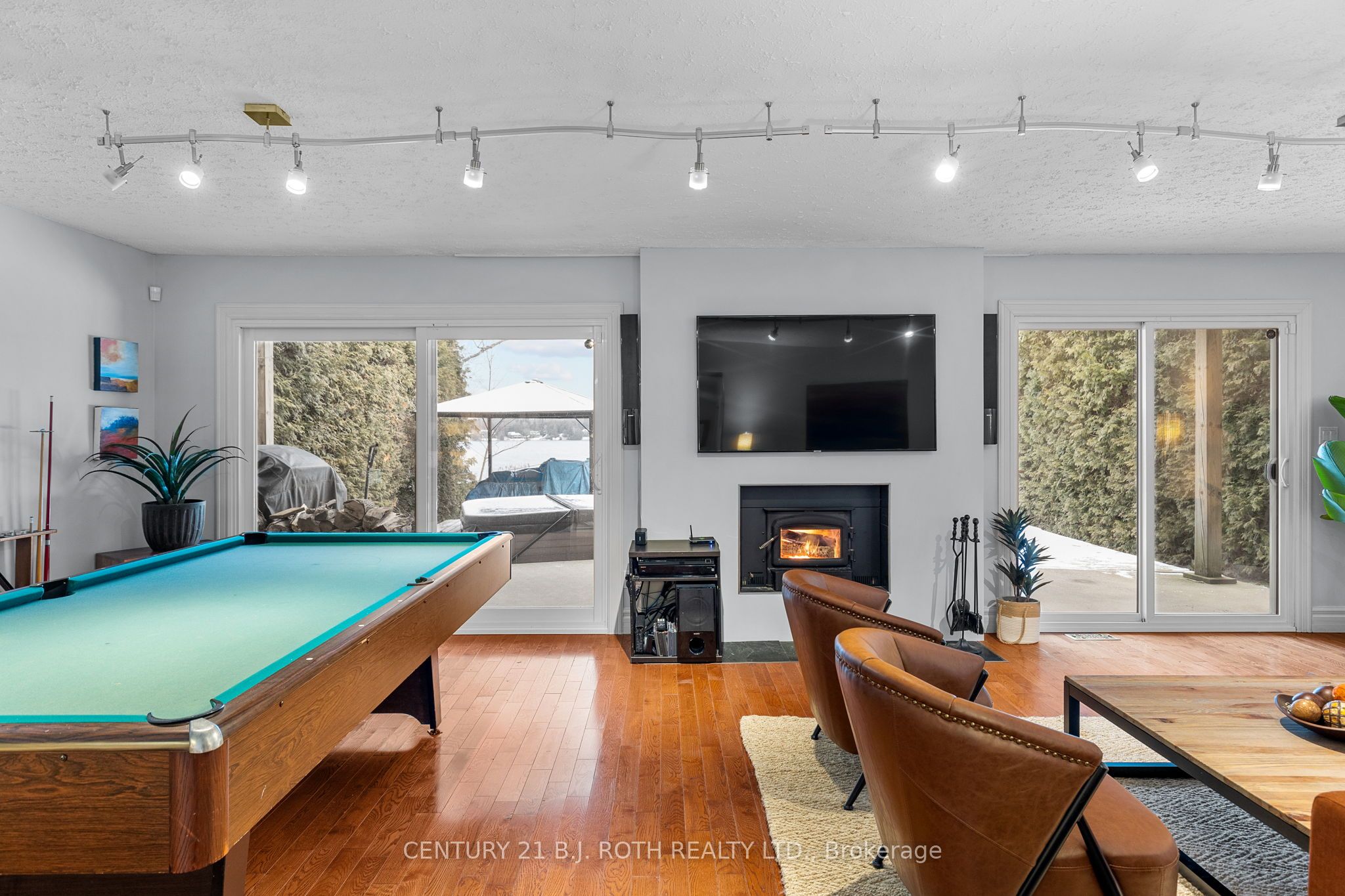 2679 Lakeshore Road E