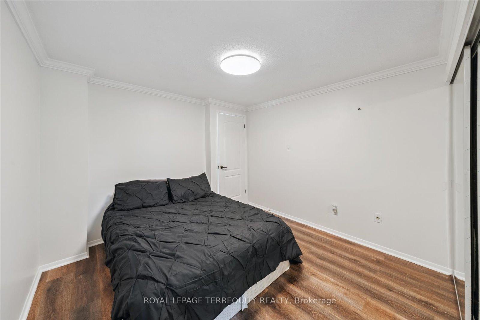 4 Bedrooms Condo at 1825 Hyde Mill, Mississauga For sale