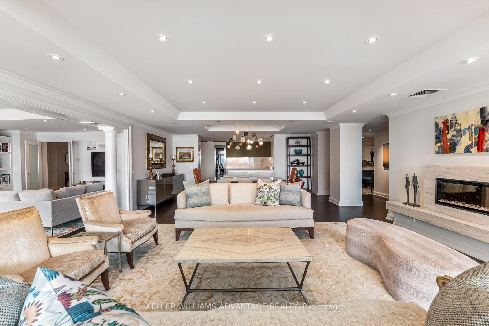 5 Bedrooms Condo at 211 Queens, Toronto For sale
