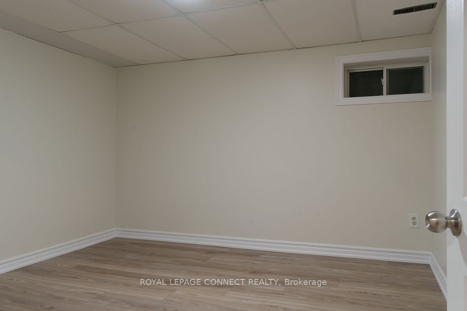 https://trreb-image.ampre.ca/8u8vceqIK9r_r8nCvuVjNHO35ut07K81SB8KvtMItAI/rs:fit:960:960/wm:.5:so:0:50:.4/wmsh:10/wmt:PHNwYW4gZm9yZWdyb3VuZD0nd2hpdGUnIGZvbnQ9JzY4Jz5ST1lBTCBMRVBBR0UgQ09OTkVDVCBSRUFMVFksIEJyb2tlcmFnZTwvc3Bhbj4/cb:20250111193858/L3RycmViL2xpc3RpbmdzLzQwLzM3LzUyLzU4L3AvOTQzMjg5YzYtYTQ4Ni00ODZmLTgwZDgtN2Q1MTM1MjM3MGQ4LmpwZw.jpg