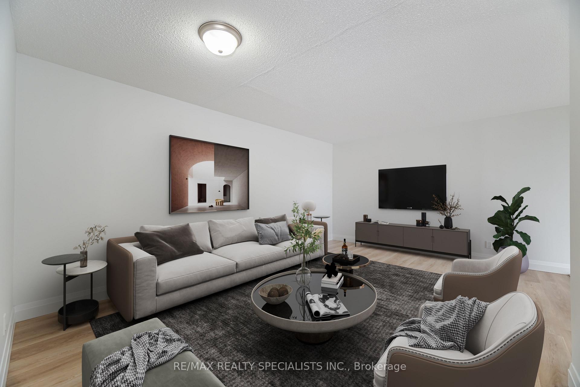 2 Bedrooms Condo at 61 Markbrook, Toronto For sale