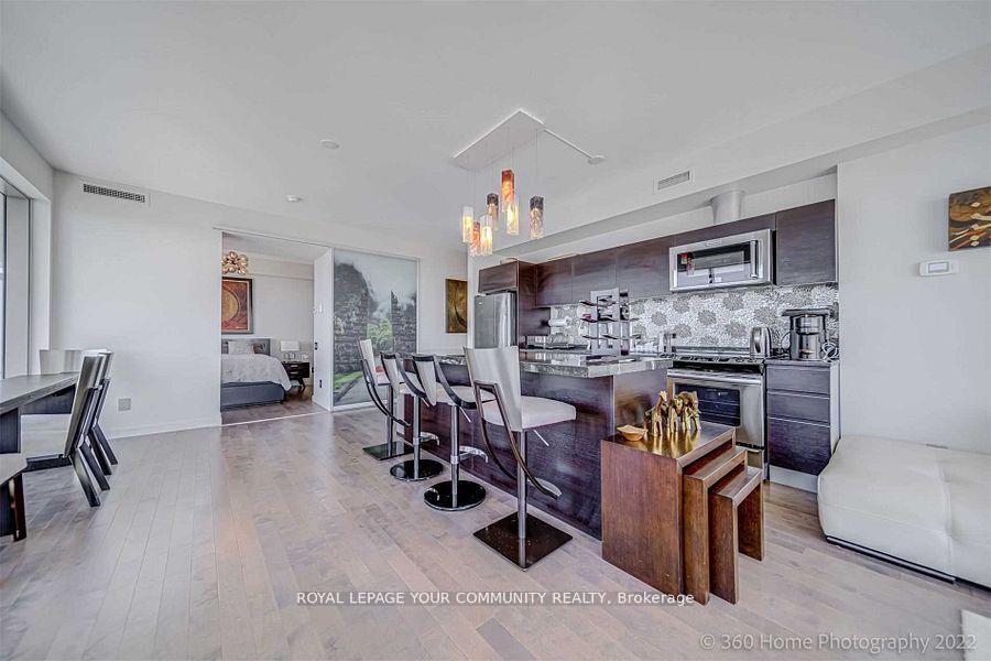 2 Bedrooms Condo at 70 Distillery, Toronto For sale