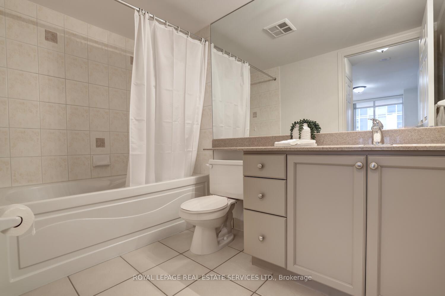 2 Bedrooms Condo at 5233 Dundas,  Toronto For sale