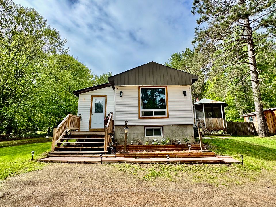 1039 Long Lake Road, Laurentian Valley, ON K8A 6W8