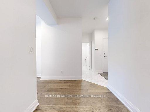 2 Bedrooms Condo at 225 Webb, Mississauga For sale